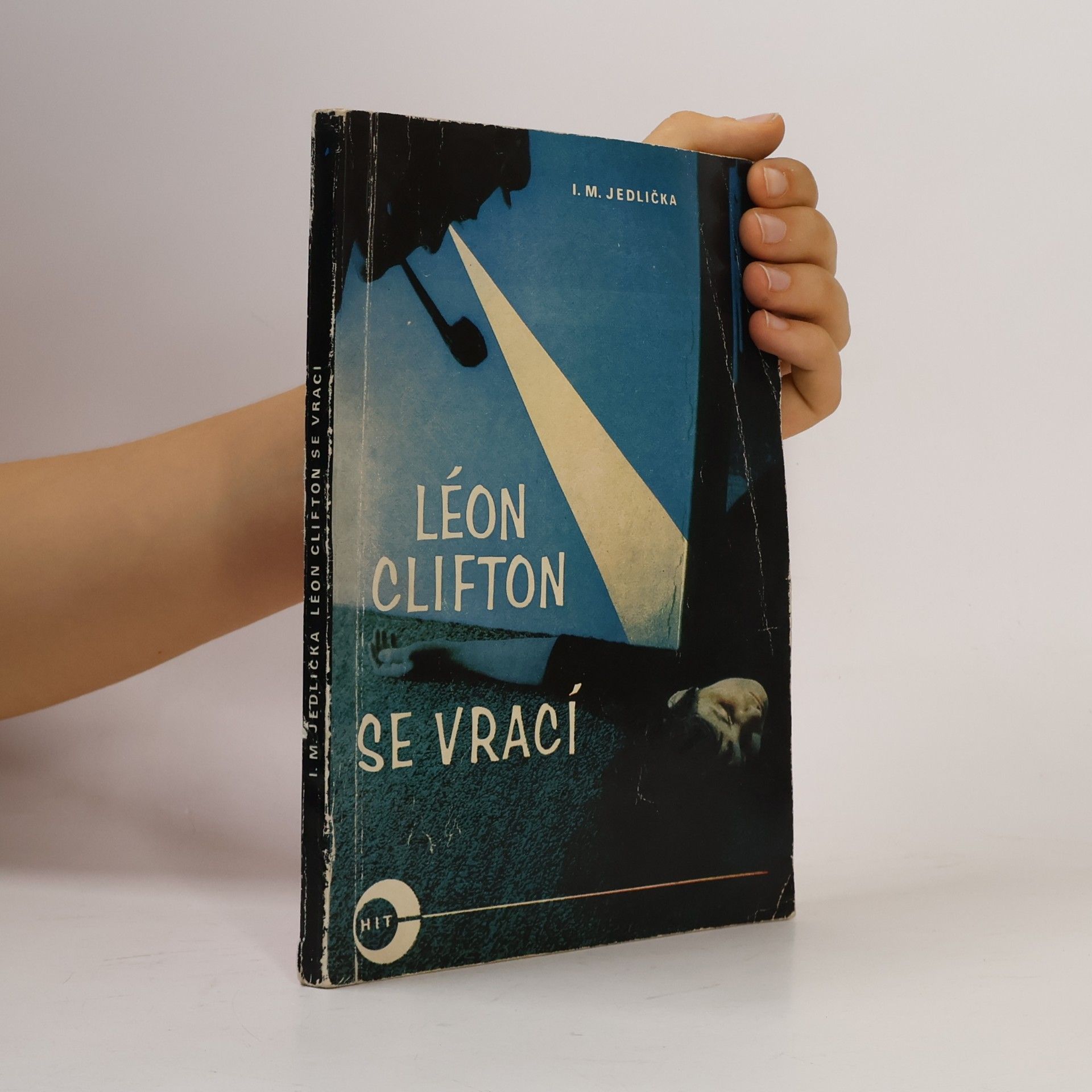 Léon Clifton se vrací