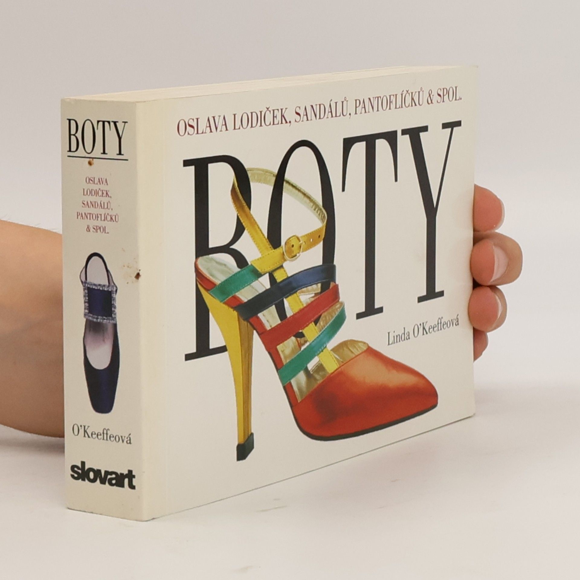 Linda O. Keefe Boty. Oslava lodiček, sandálů, pantoflíčků & spol.