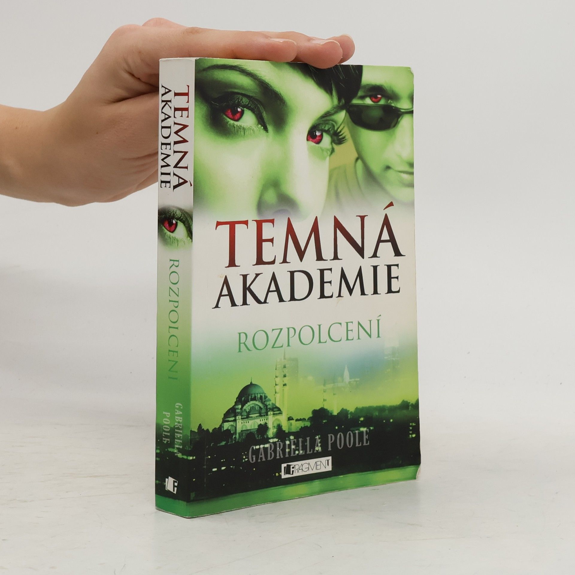 Temná akademie. Rozpolcení