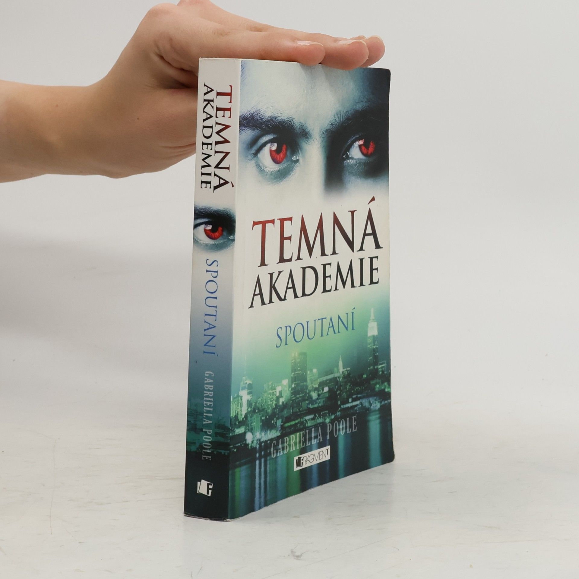 Temná akademie. Spoutaní