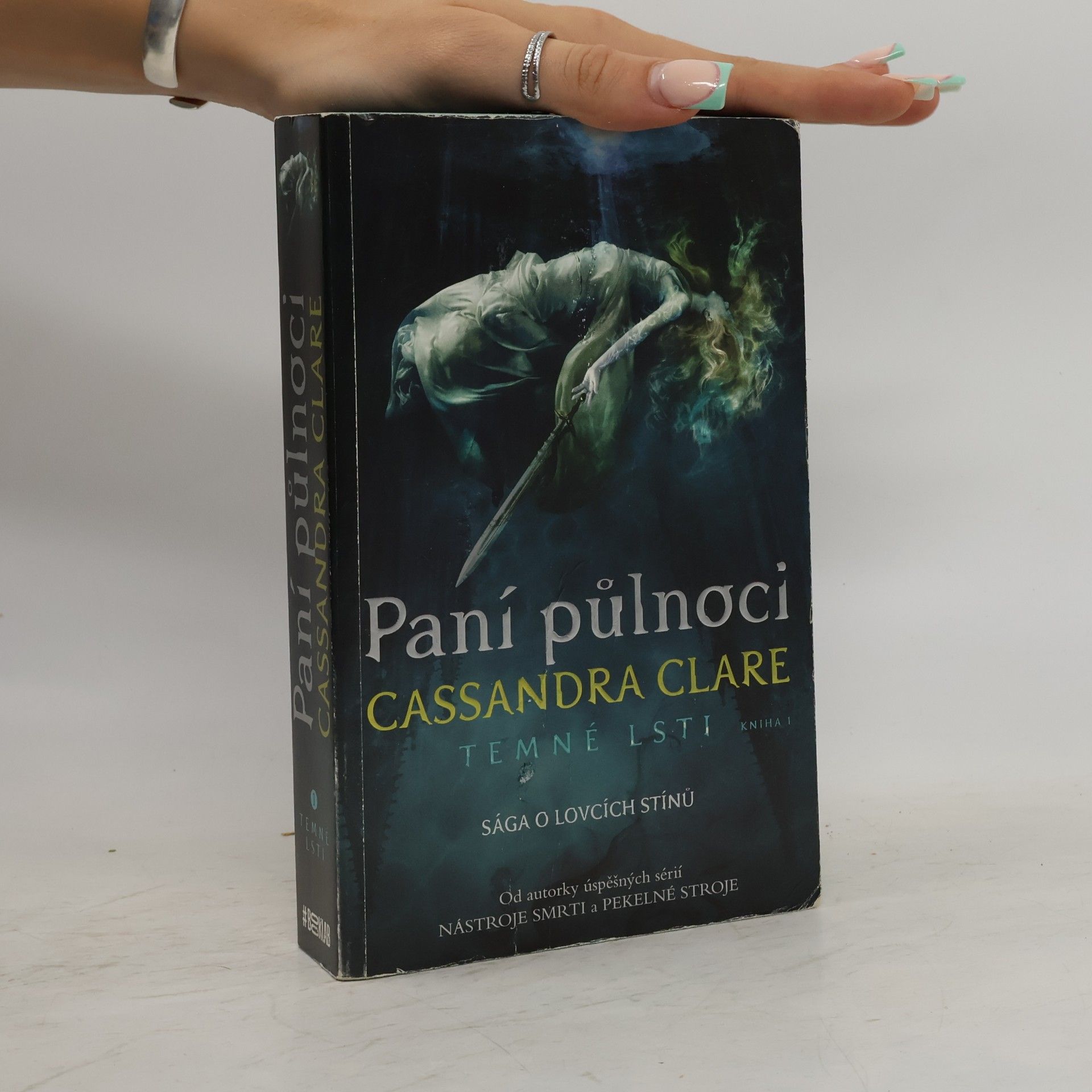 Cassandra Clare Temné lsti. Kniha první, Paní půlnoci