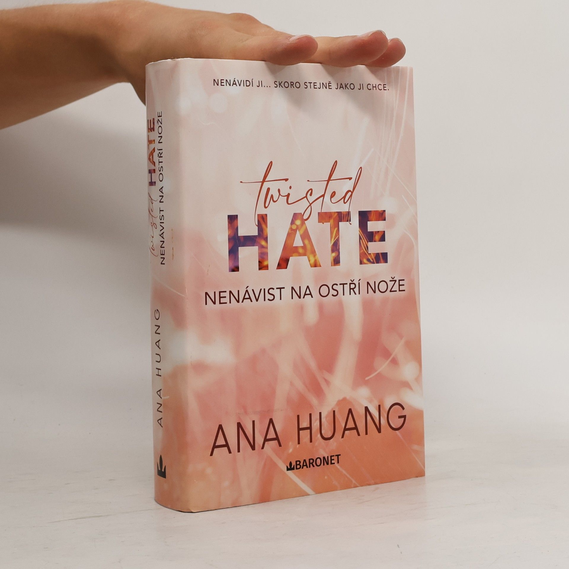 Ana Huang Twisted Hate: Nenávist na ostří nože