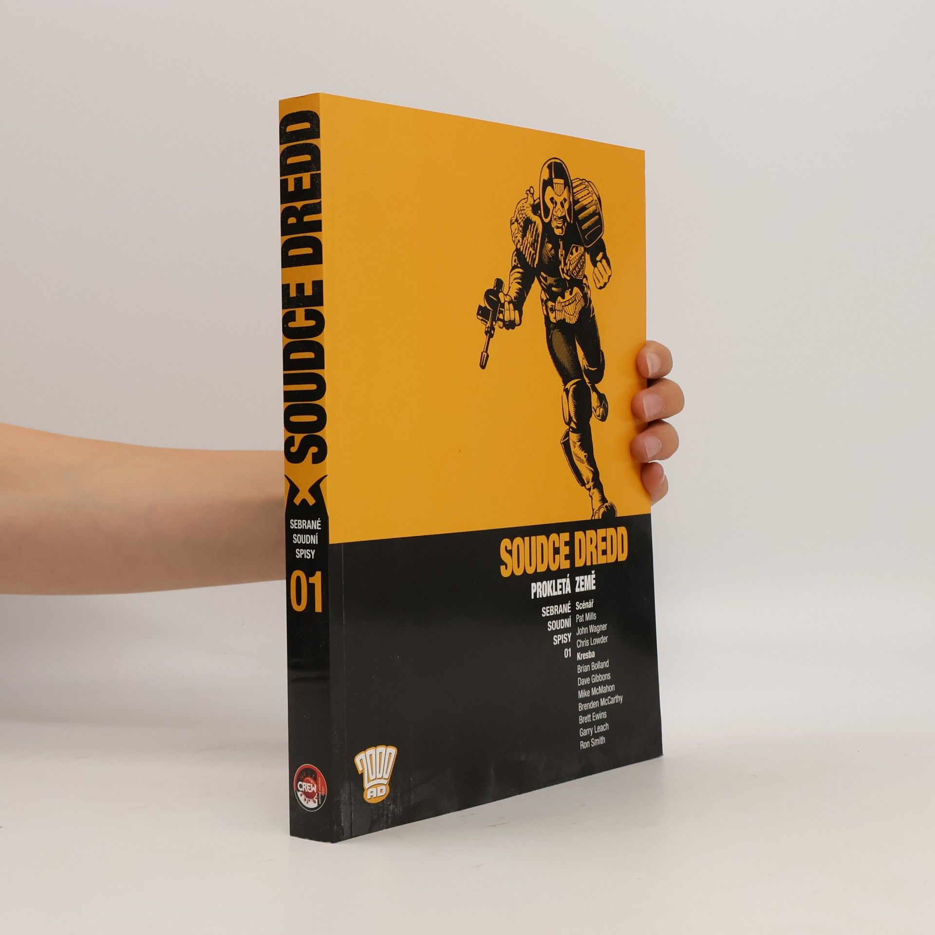 Soudce Dredd: Sebrané soudní spisy 01 - Prokletá země