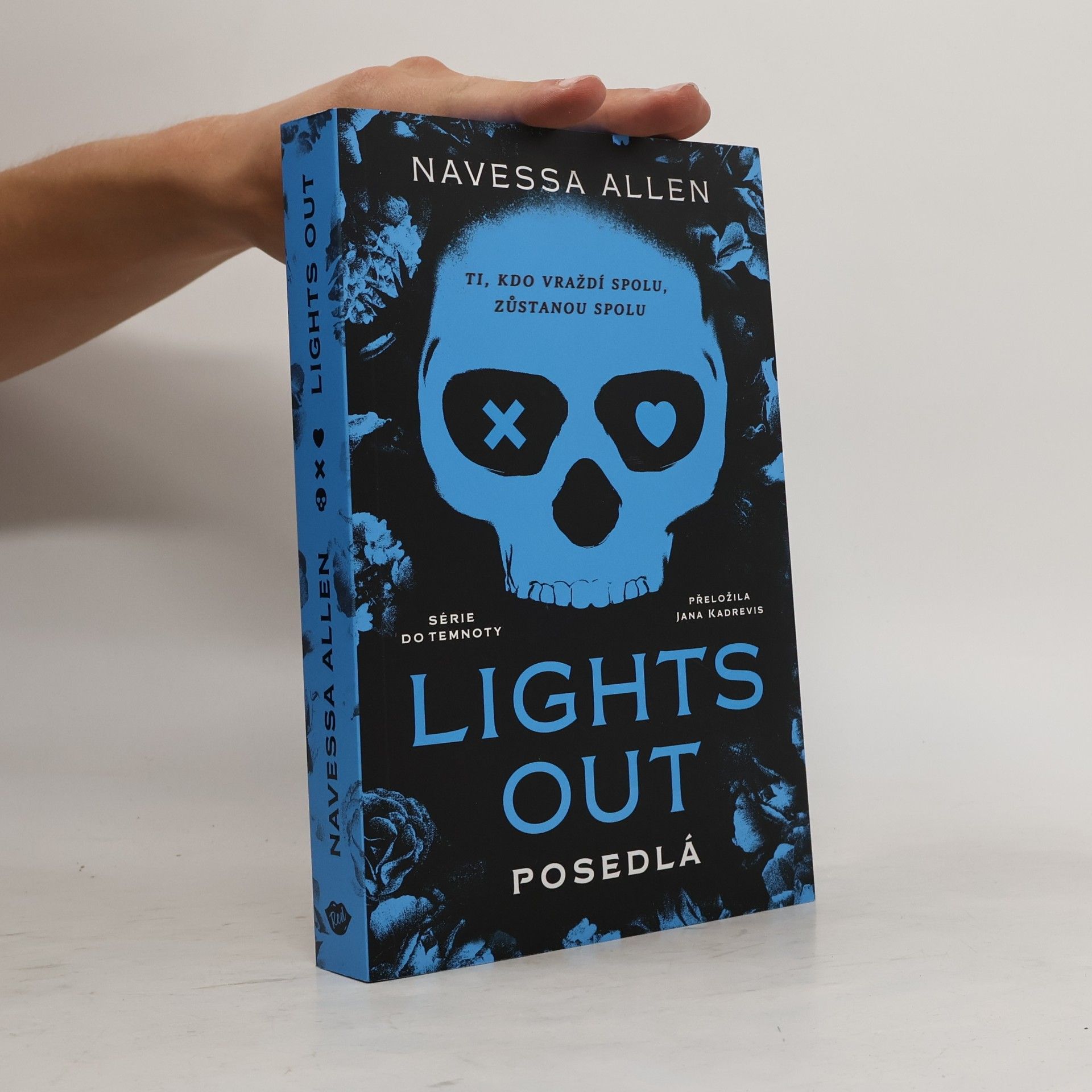 Navessa Allen Lights Out. Posedlá