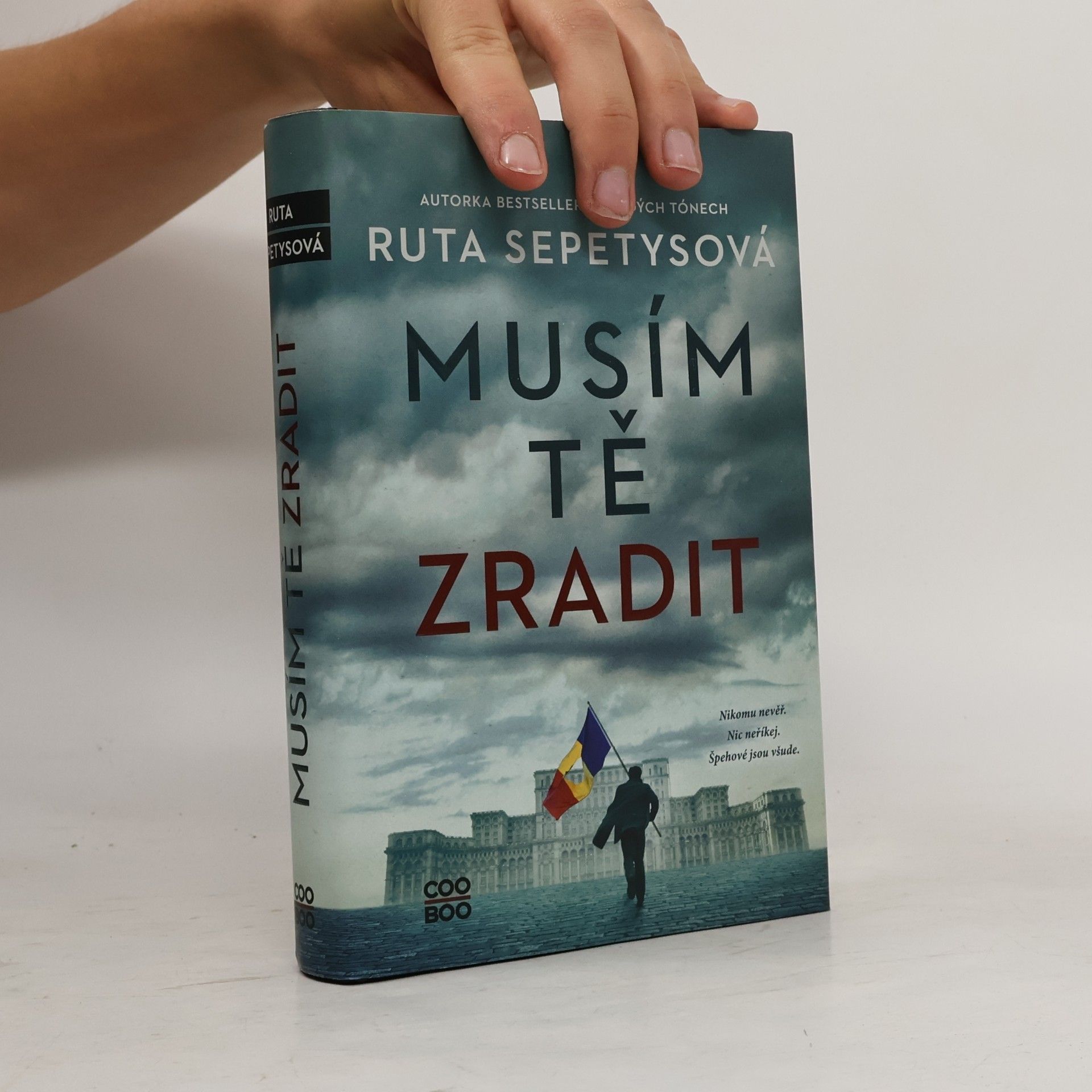 Ruta Sepetys Musím tě zradit