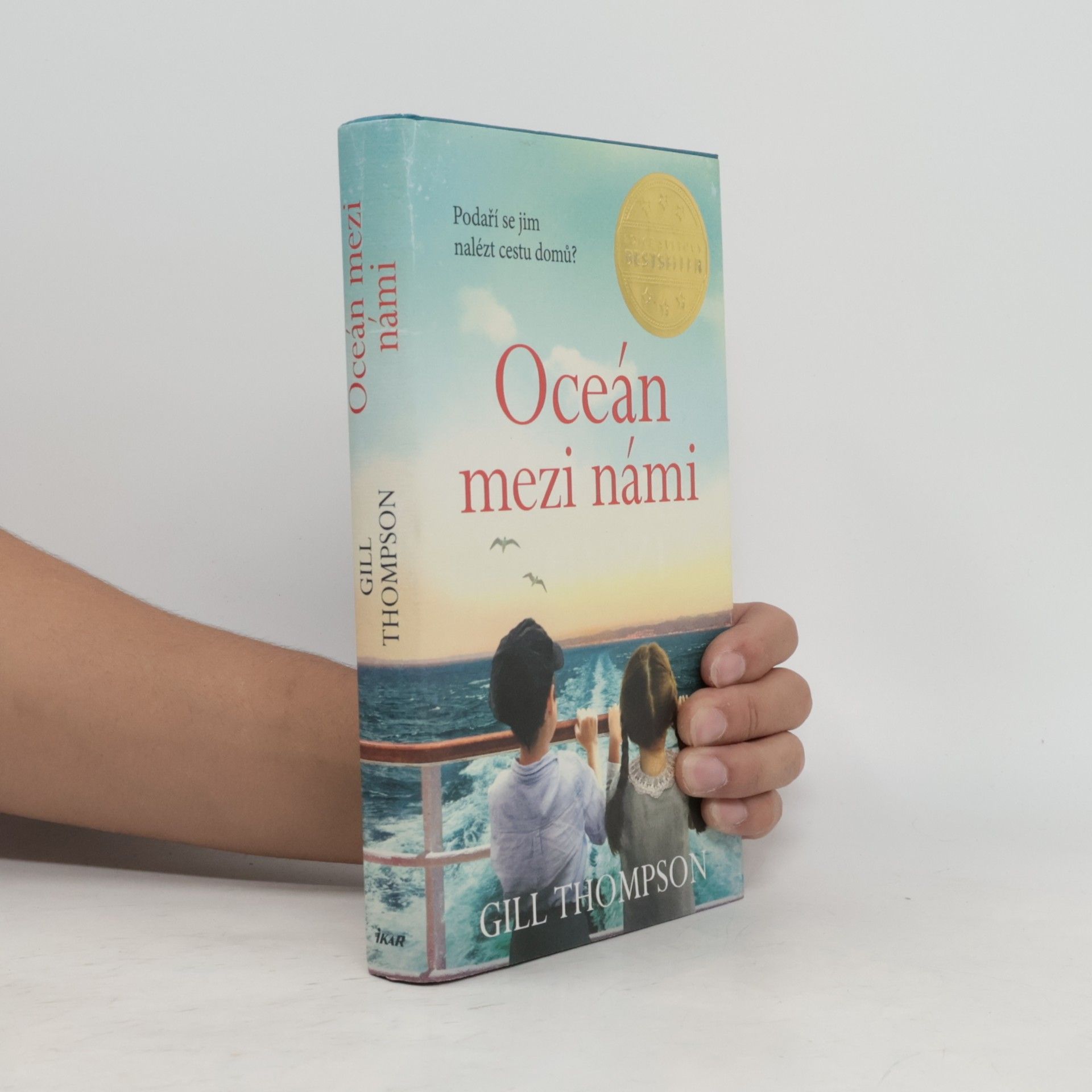 Gill Thompson Oceán mezi námi