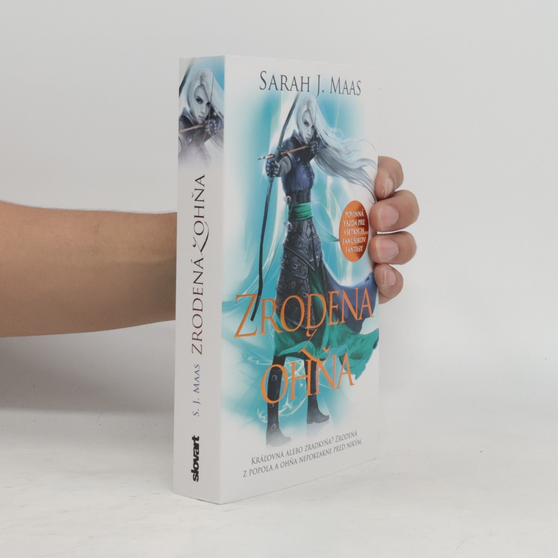 Sarah J. Maas Zrodená z ohňa