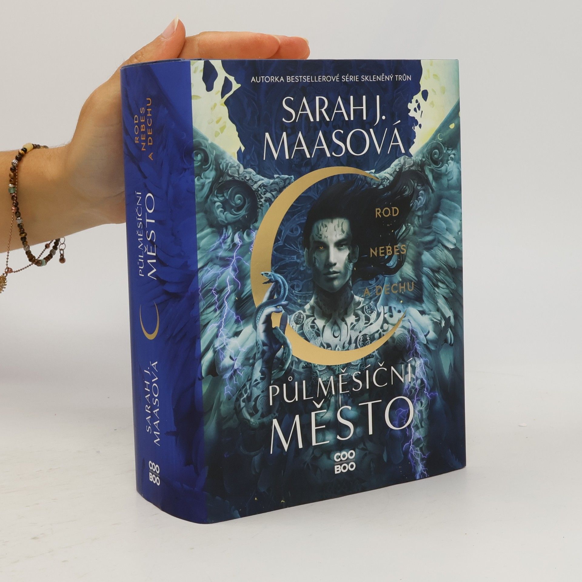 Sarah J. Maas Půlměsíční město. Rod nebes a dechu