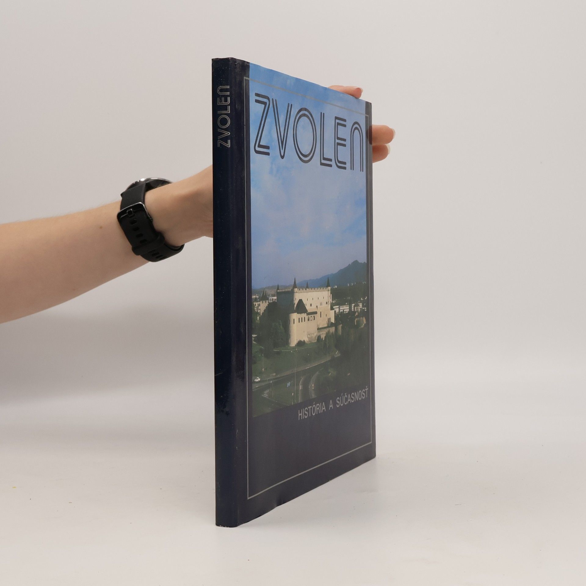 Autores varios Zvolen. História a súčasnosť
