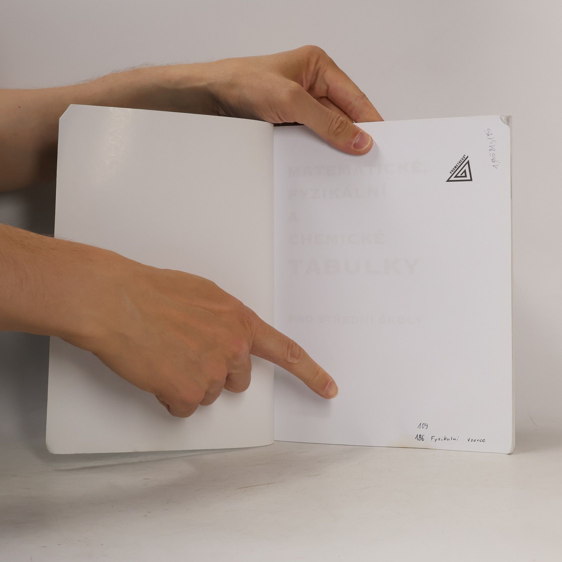 Jiří Mikulčák Matematické, fyzikální a chemické tabulky pro střední školy