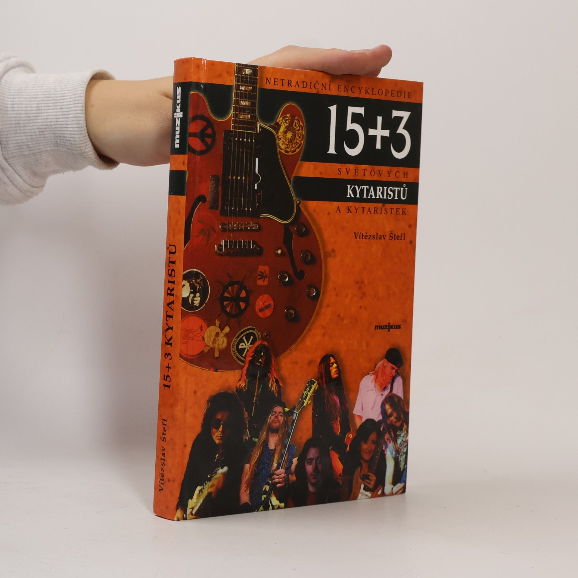 15 + 3 kytaristů