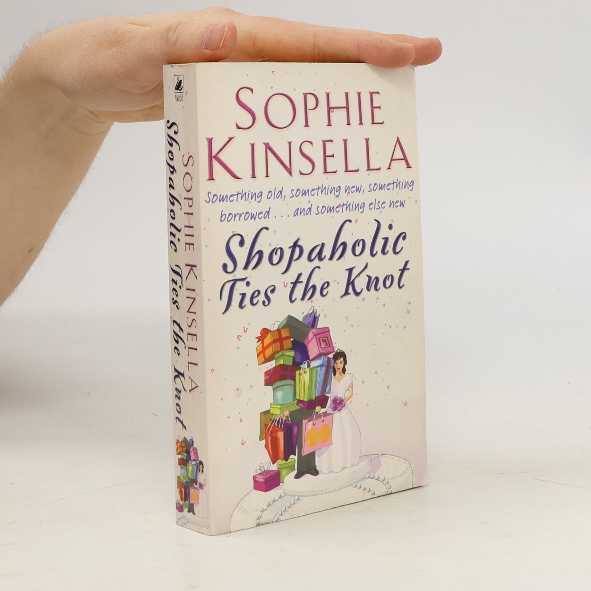 Shopaholic ties the knot