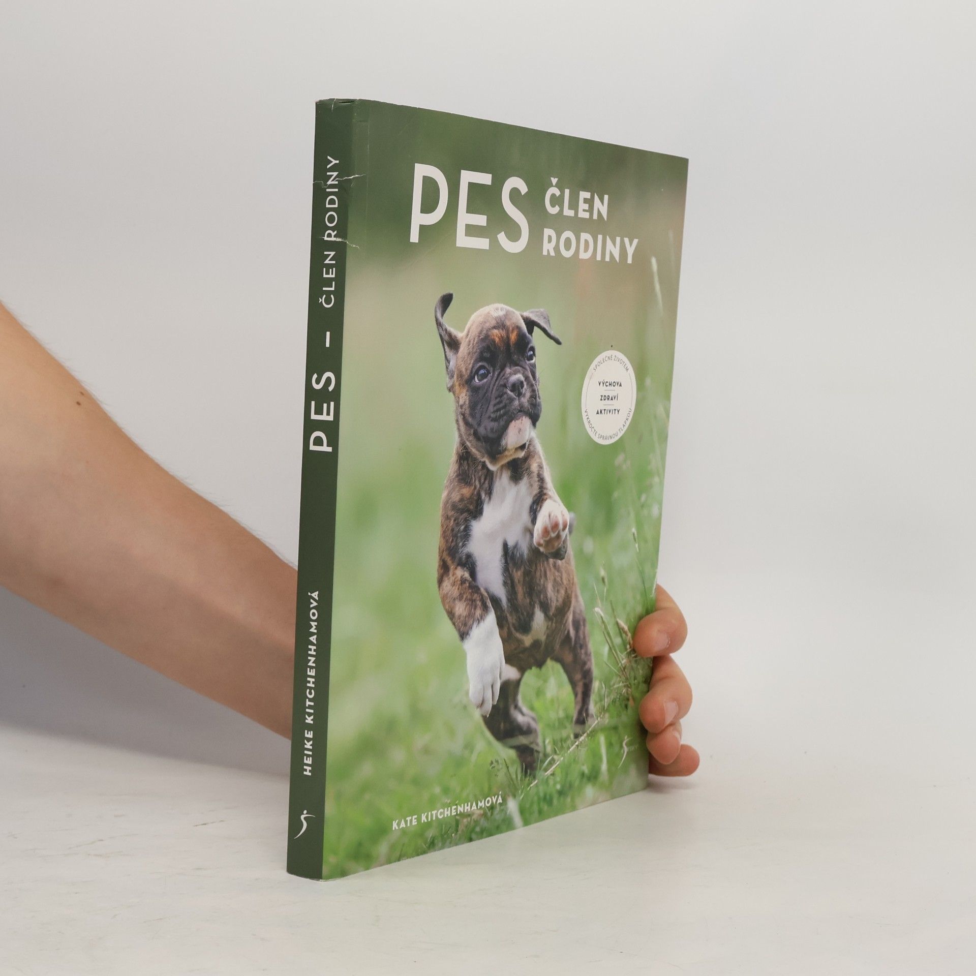 Kate Kitchenham Pes: člen rodiny