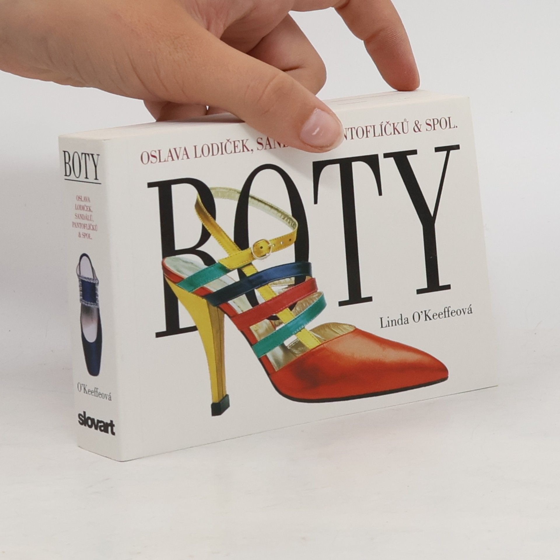 Linda O. Keefe Boty. Oslava lodiček, sandálů, pantoflíčků & spol.