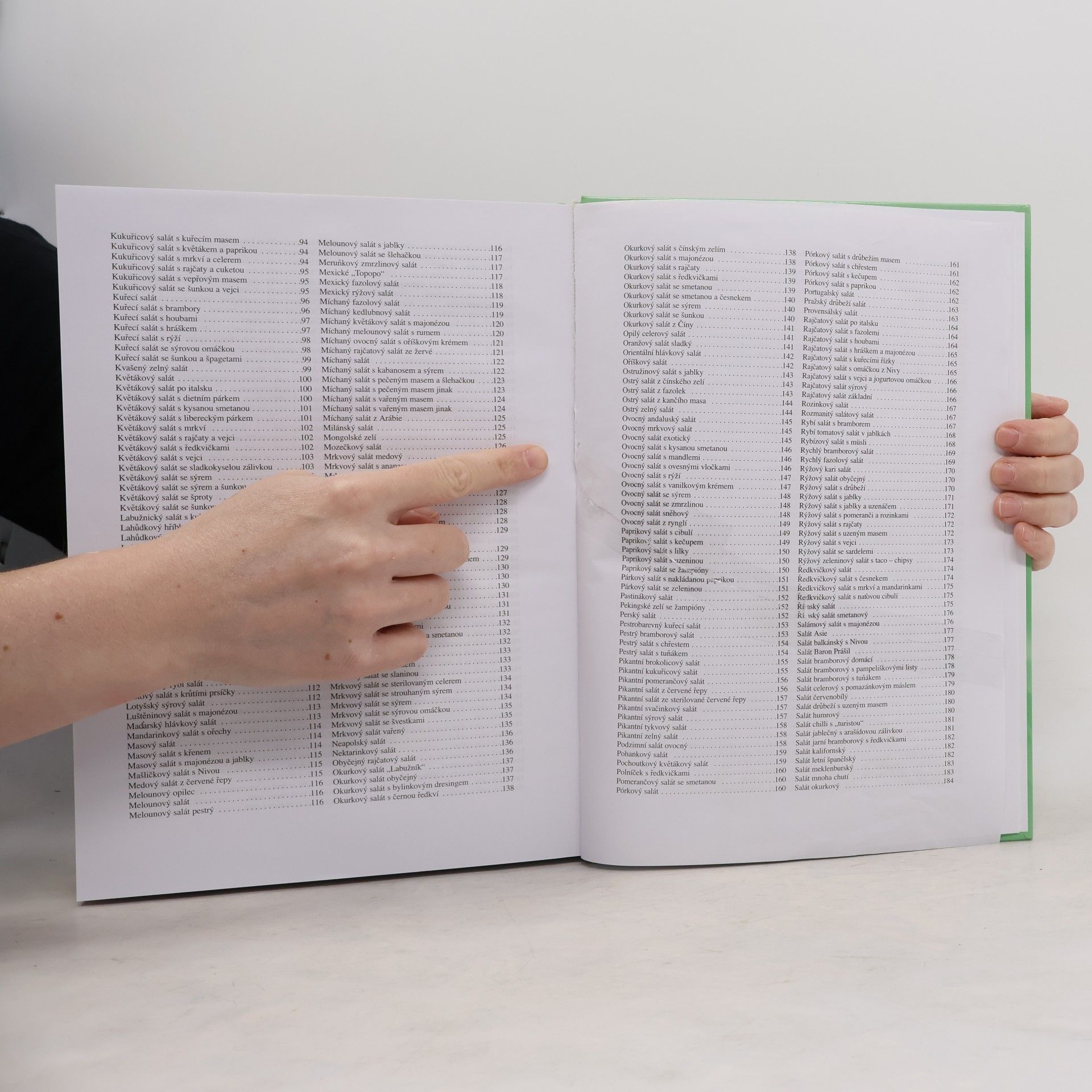 Autorenkollektiv Saláty. 700 receptů