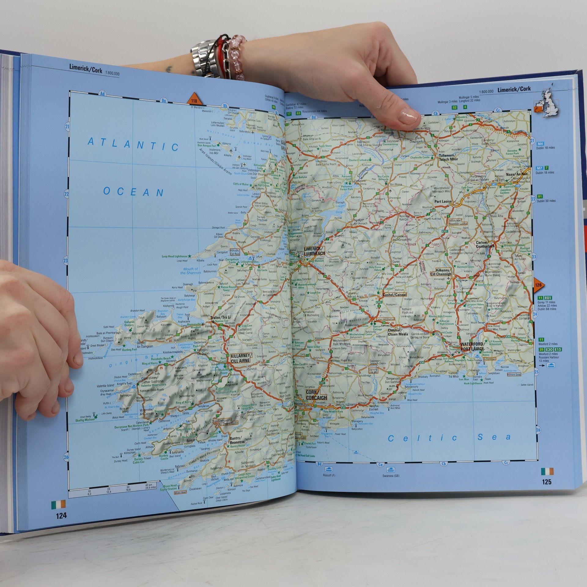 kolektiv Velký autoatlas ČR 1:300 000, SR 1:300 000, Evropa 1:800 000