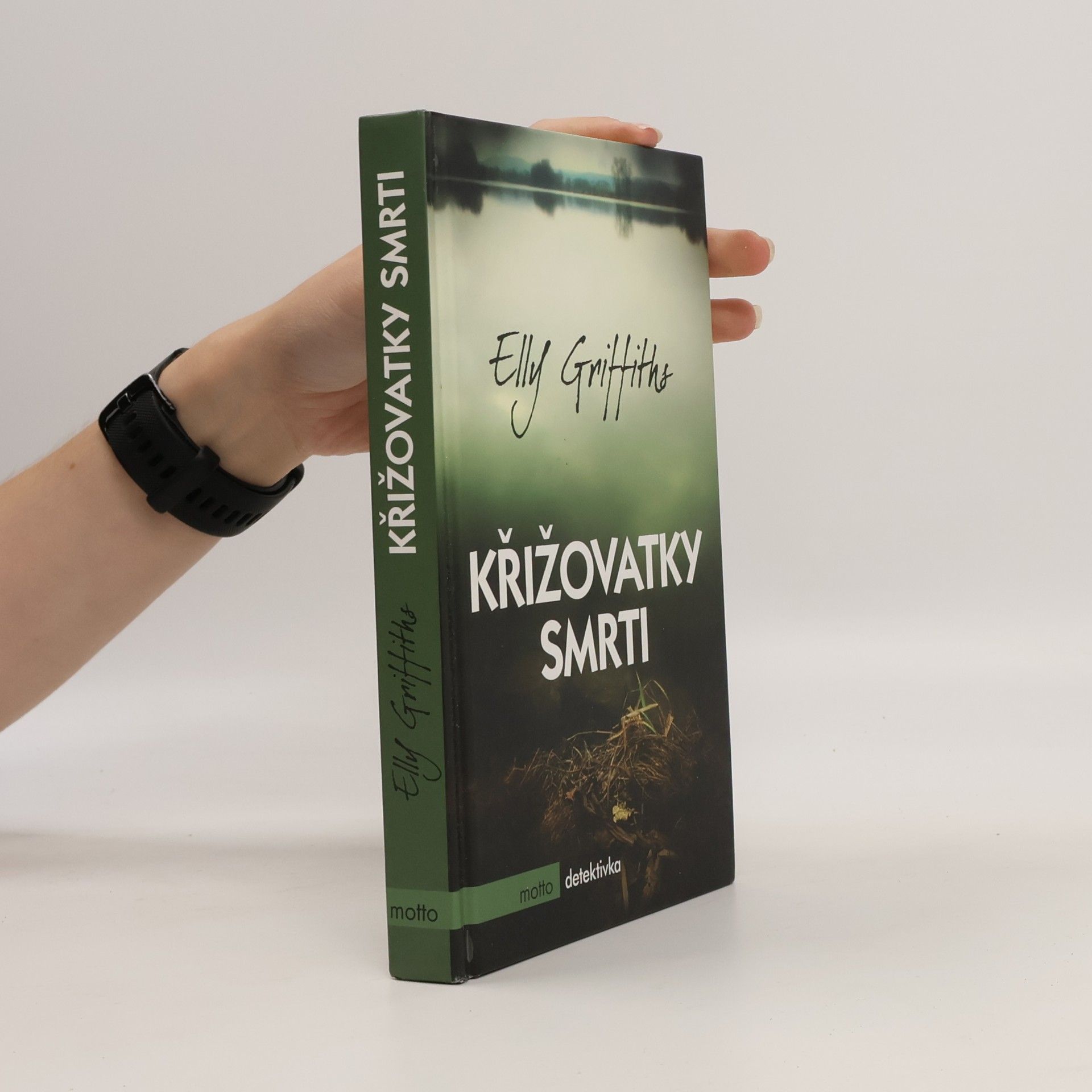 Elly Griffiths Křižovatky smrti