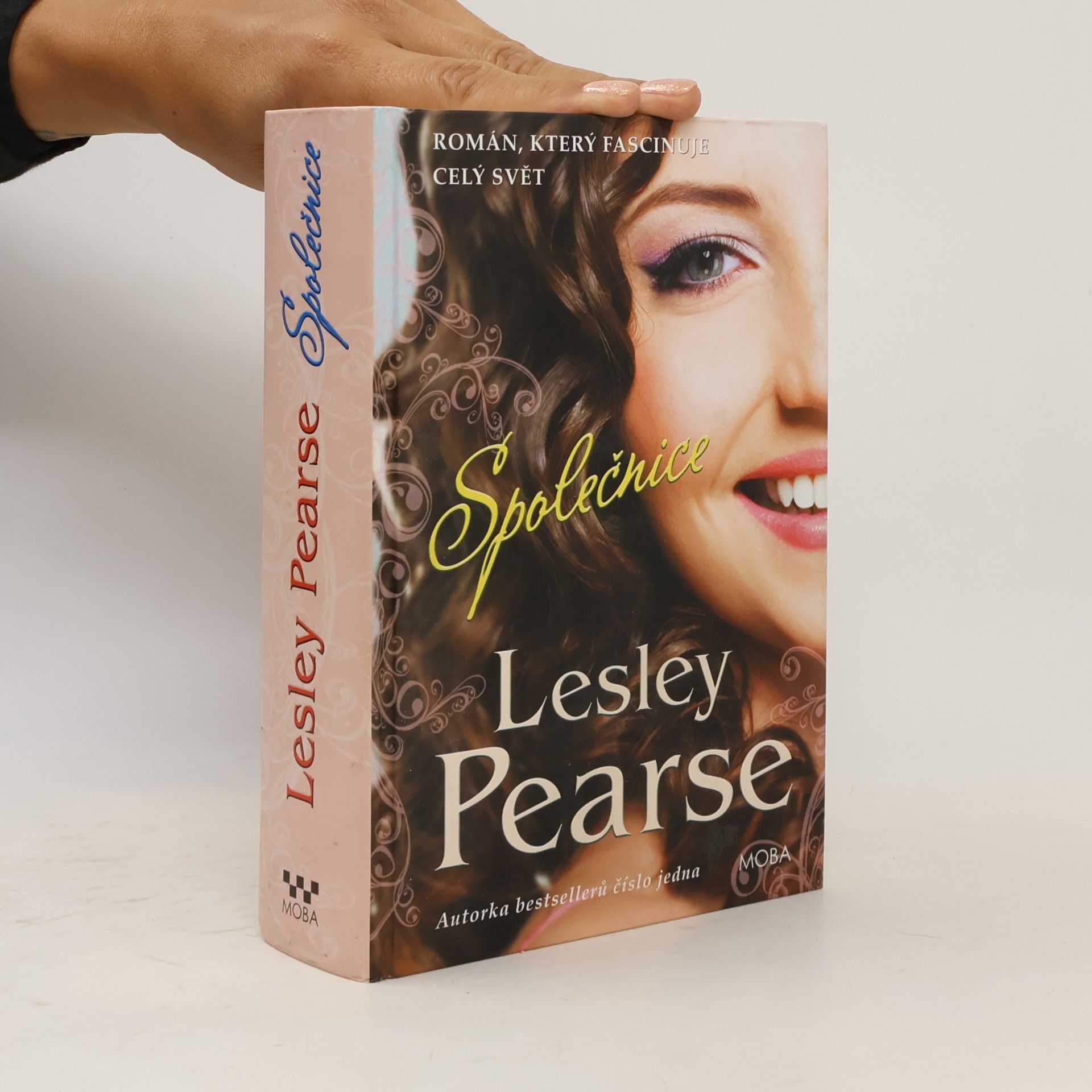 Lesley Pearse Společnice
