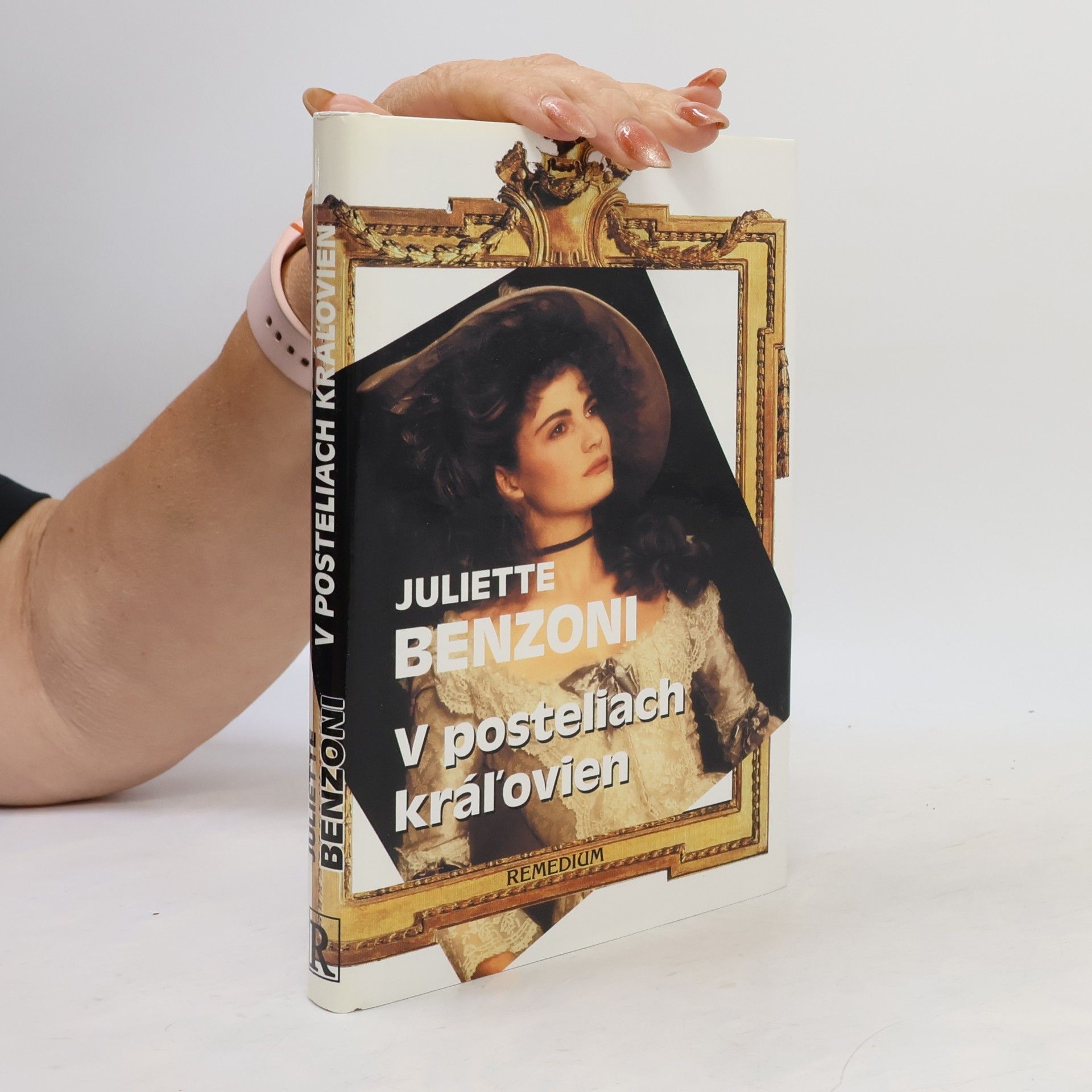 Juliette Benzoniová V posteliach kráľovien