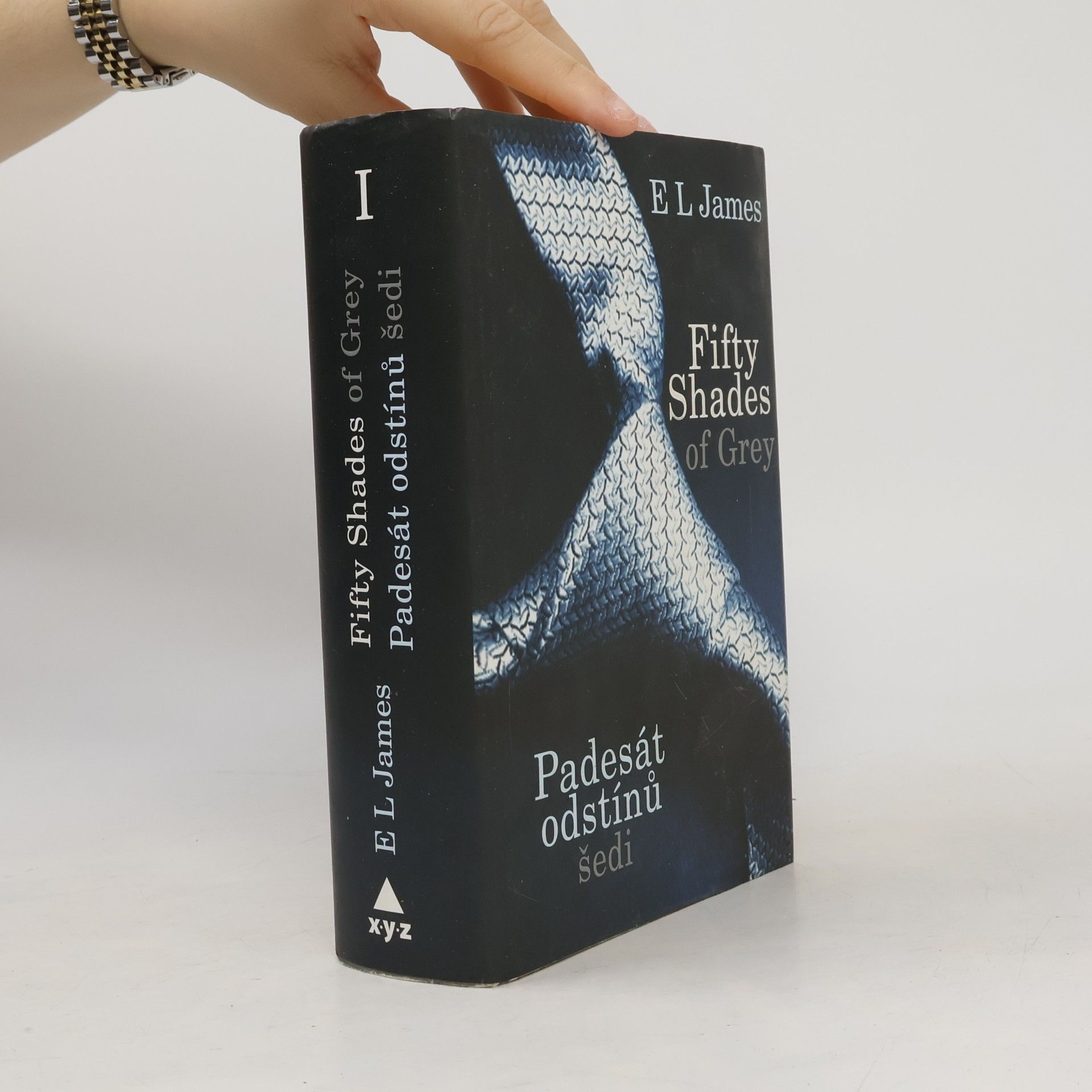E. L. James Padesát odstínů šedi