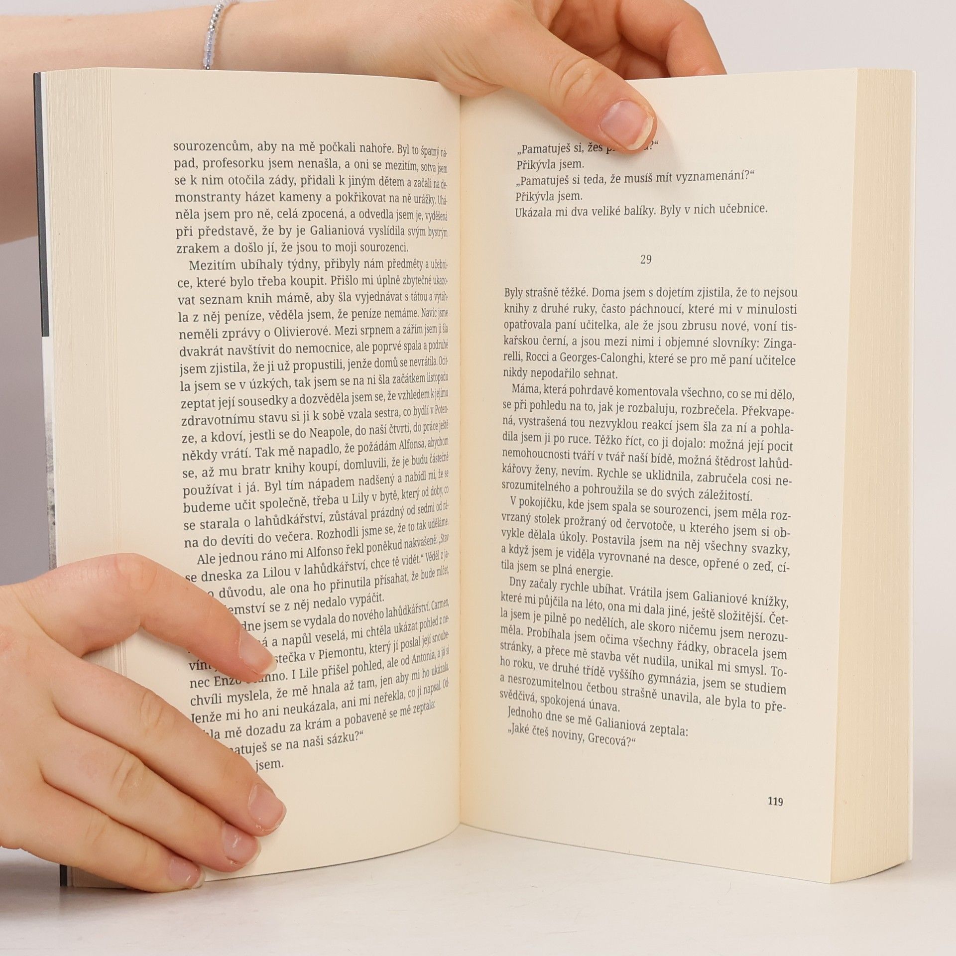 Elena Ferrante Geniální přítelkyně 2. Příběh nového jména