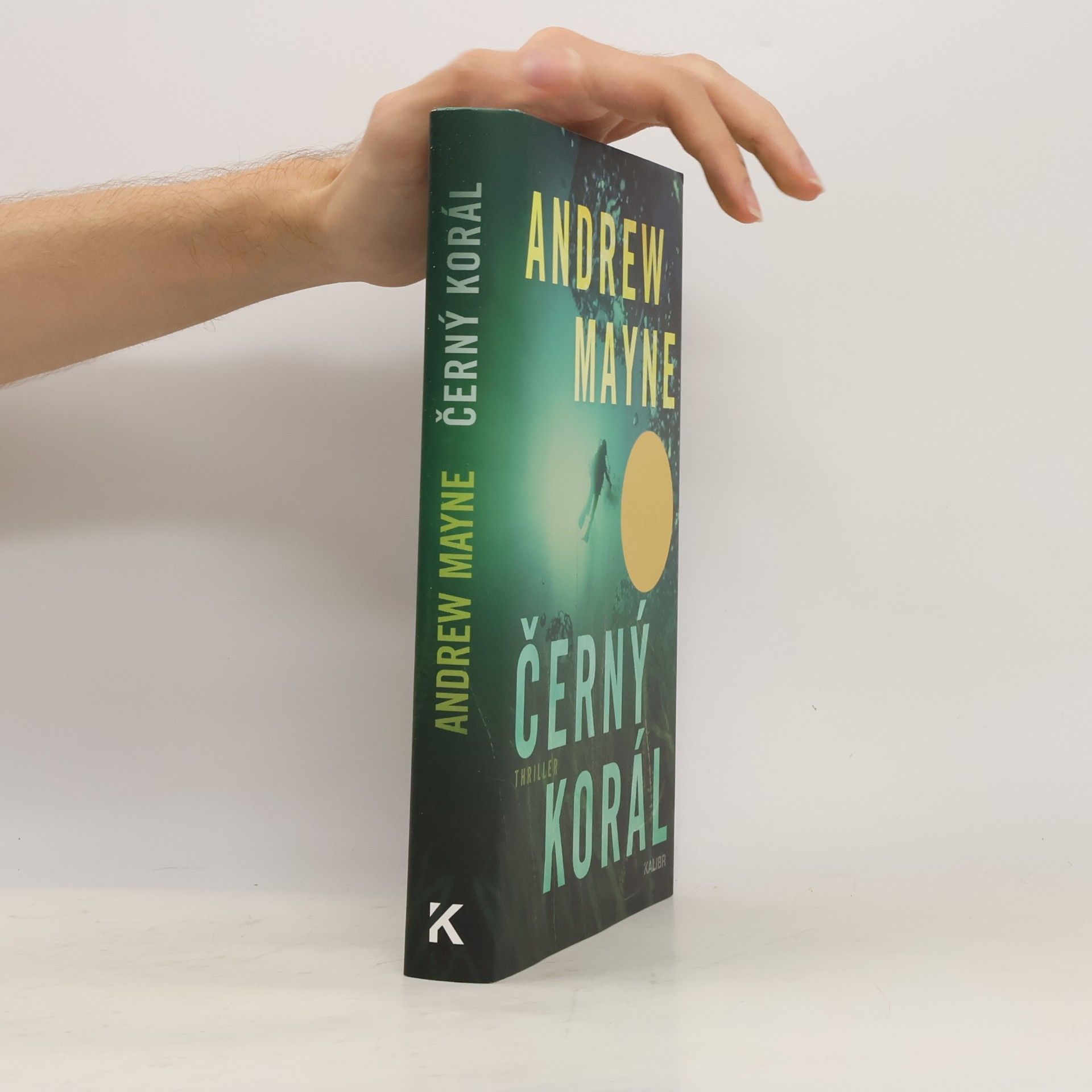 Andrew Mayne Černý korál