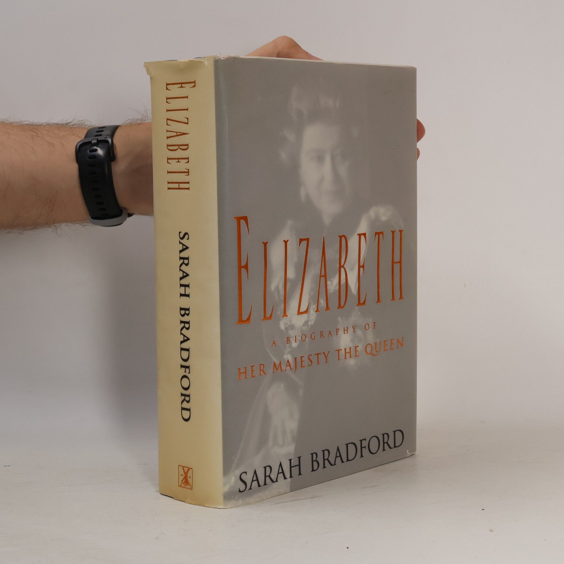 Sarah Bradford Elizabeth a Biography of Her Majesty The Queen