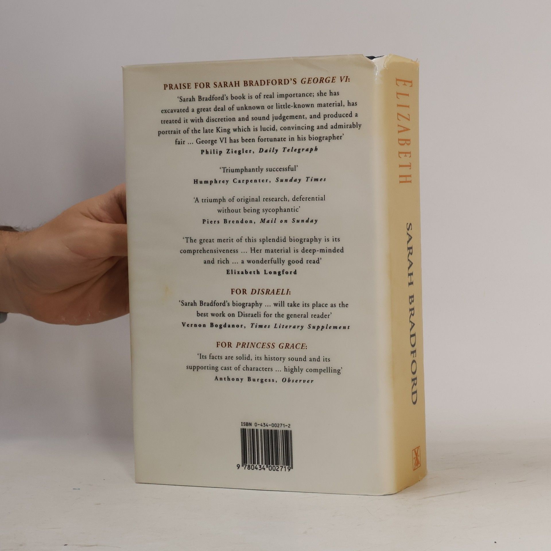 Sarah Bradford Elizabeth a Biography of Her Majesty The Queen