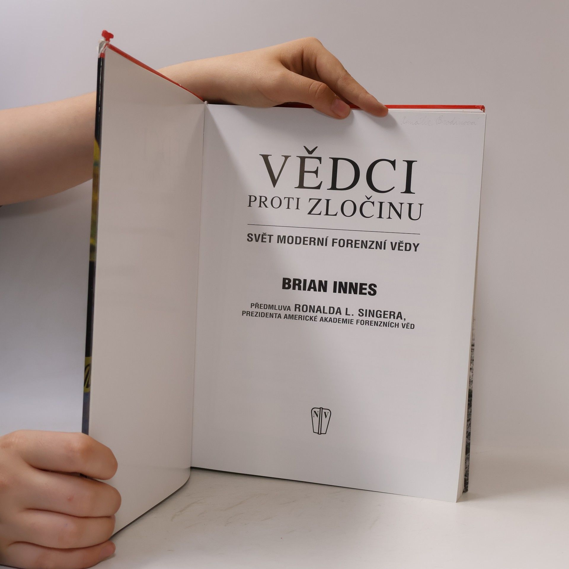 Brian Innes Vědci proti zločinu: Svět moderní forenzní vědy