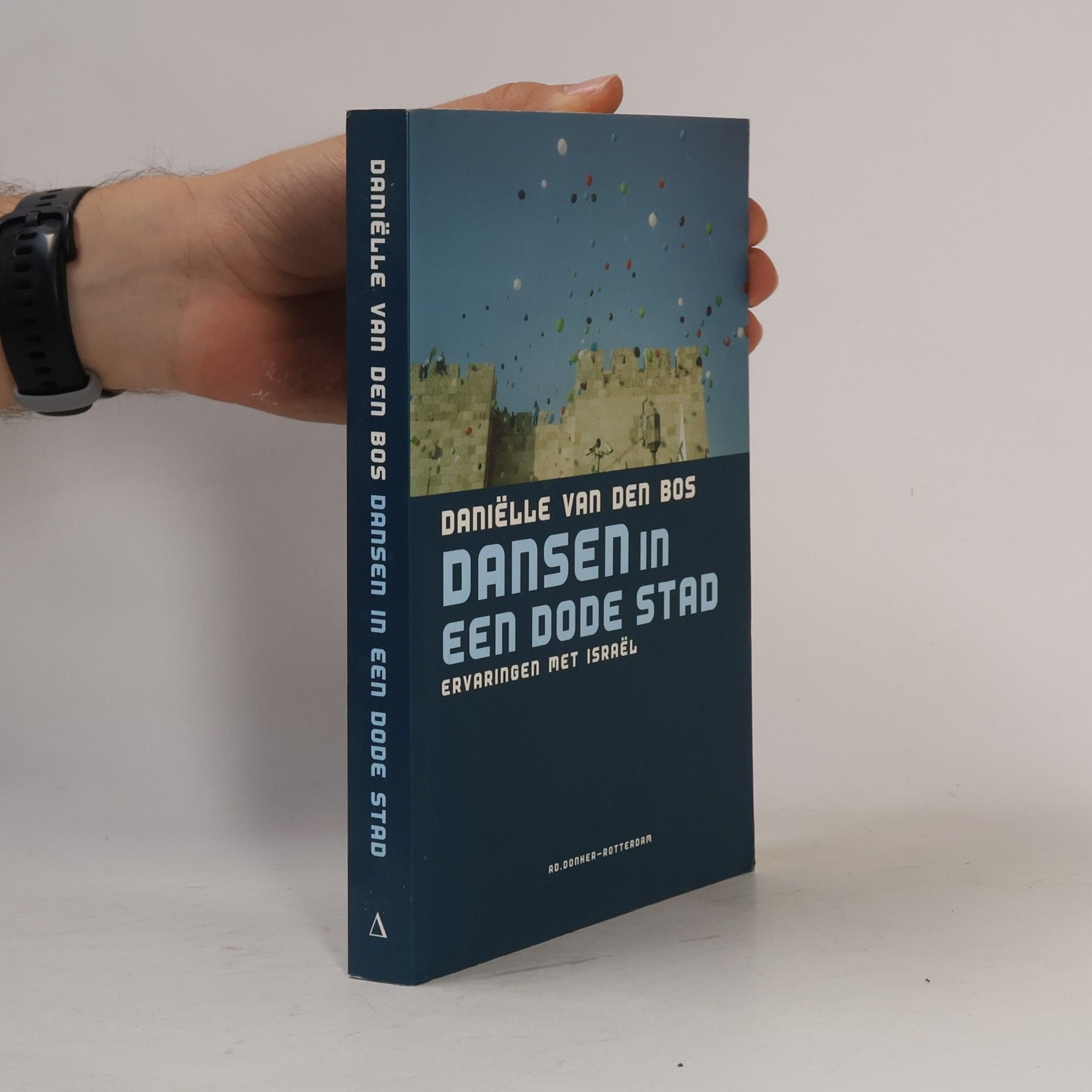Daniëlle van den Bos Dansen in een dode stad. Ervaringen met Israël