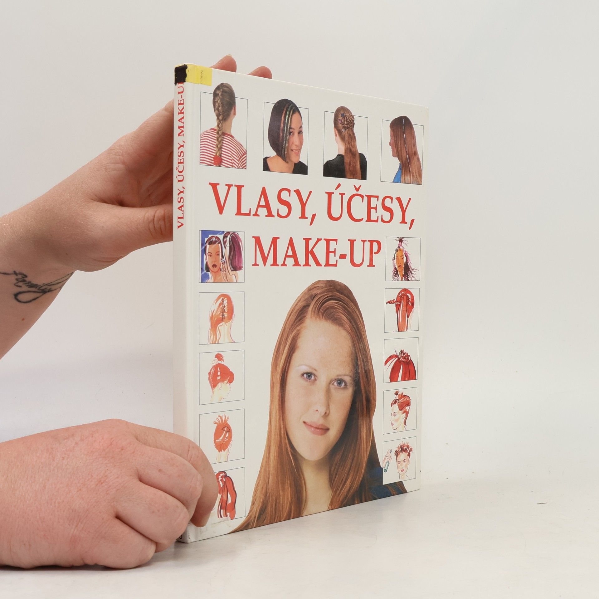 Nora Zothová Vlasy, účesy a make-up