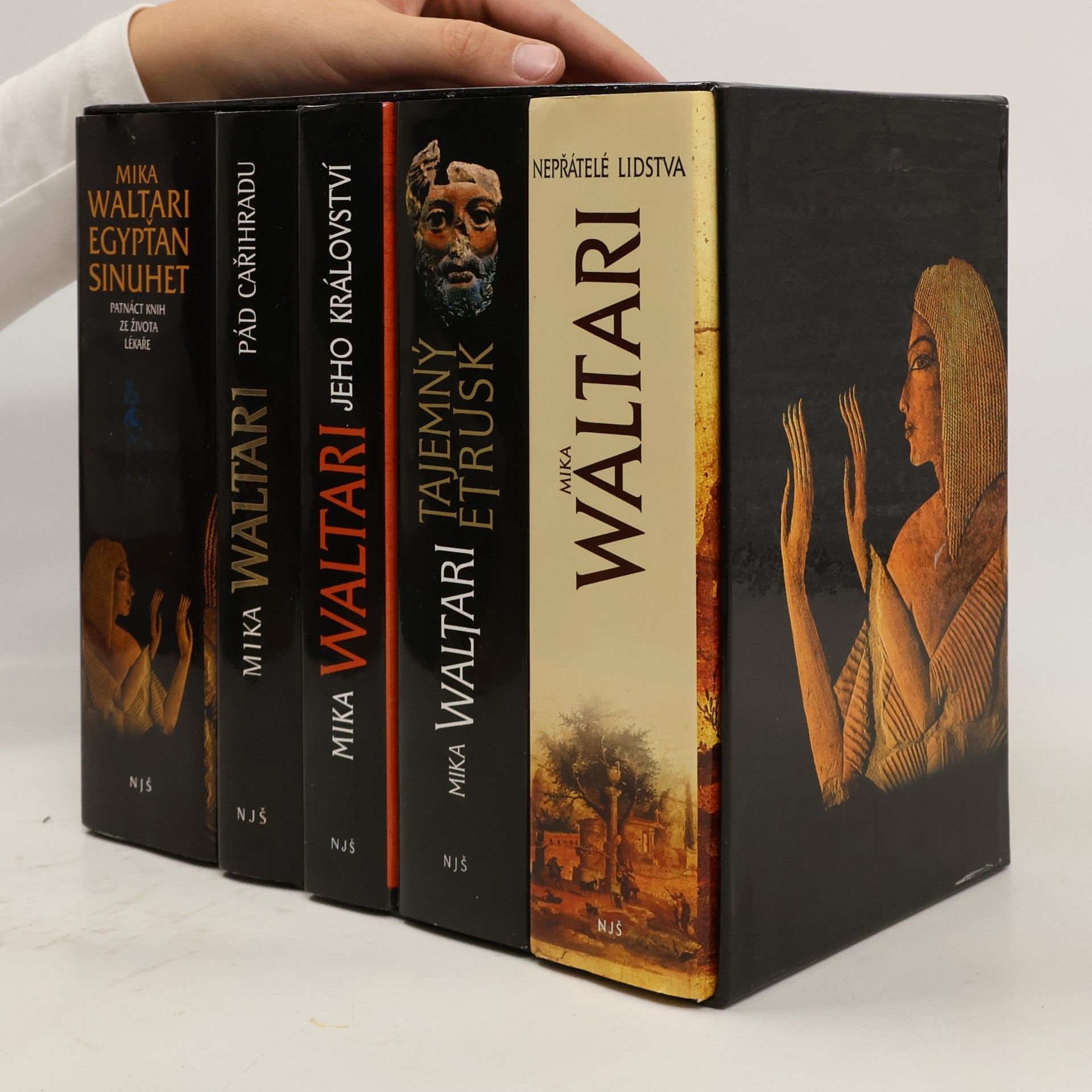 Mika Waltari Egypťan Sinuhet / Nepřátelé lidstva / Jeho království / Tajemný Etrusk / Pád Cařihradu. 1-5