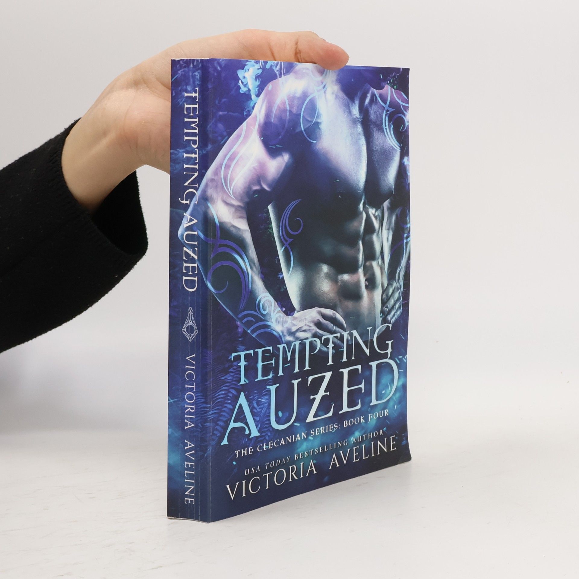 Victoria Aveline The Clecanian Series - 4: Tempting Auzed