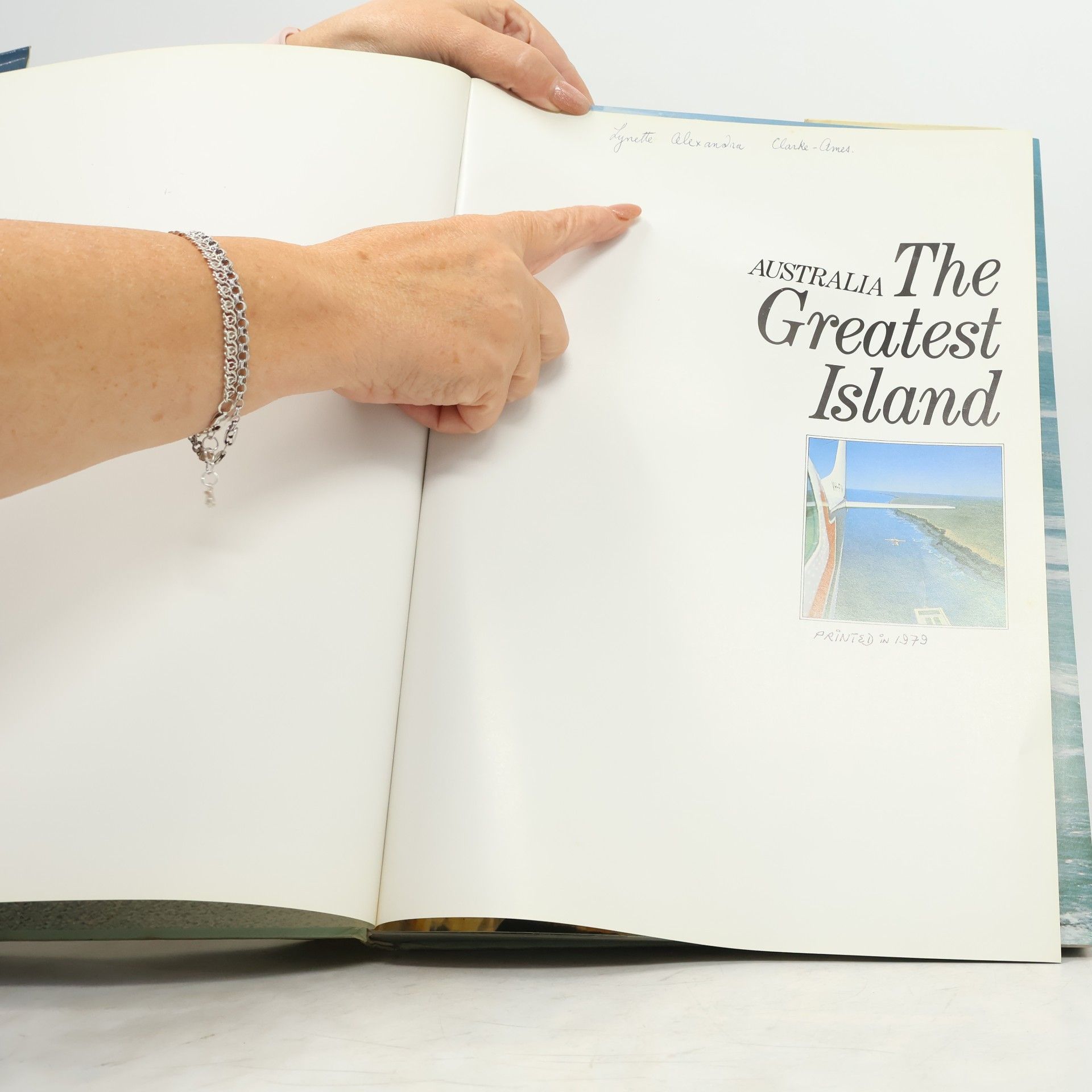 Robert Raymond Australia. The Greatest Island