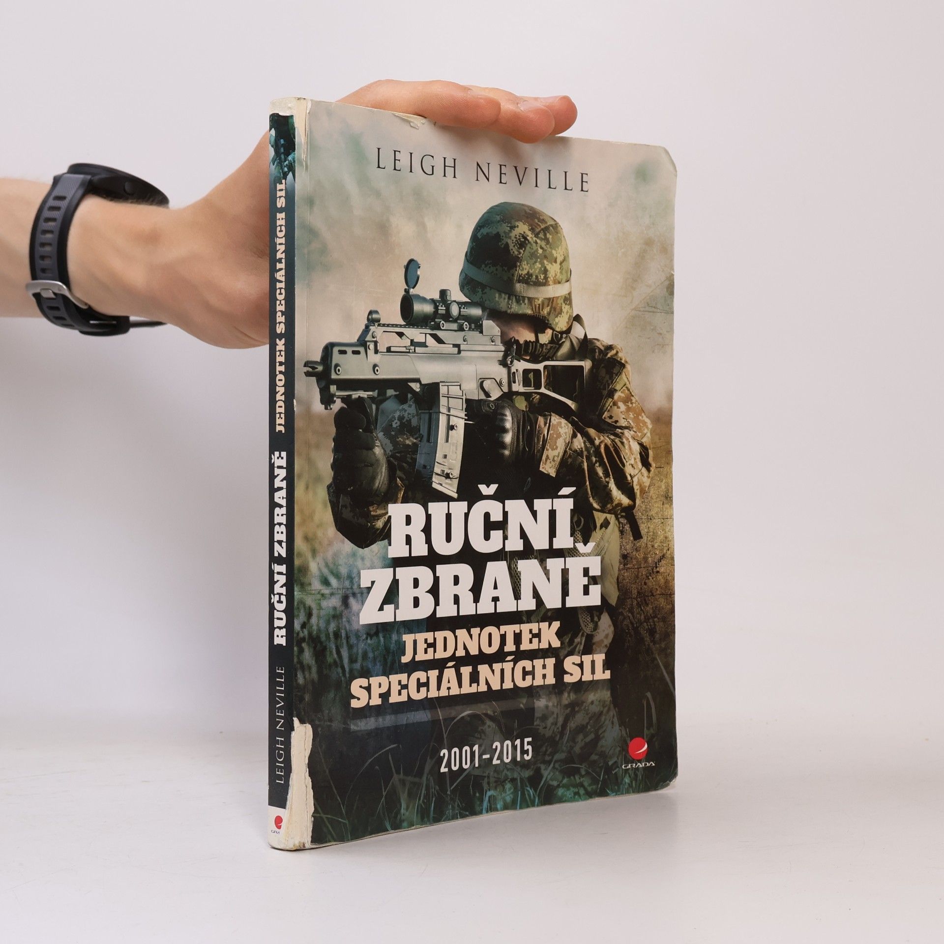 Leigh Neville Ruční zbraně jednotek speciálních sil 2001-2015