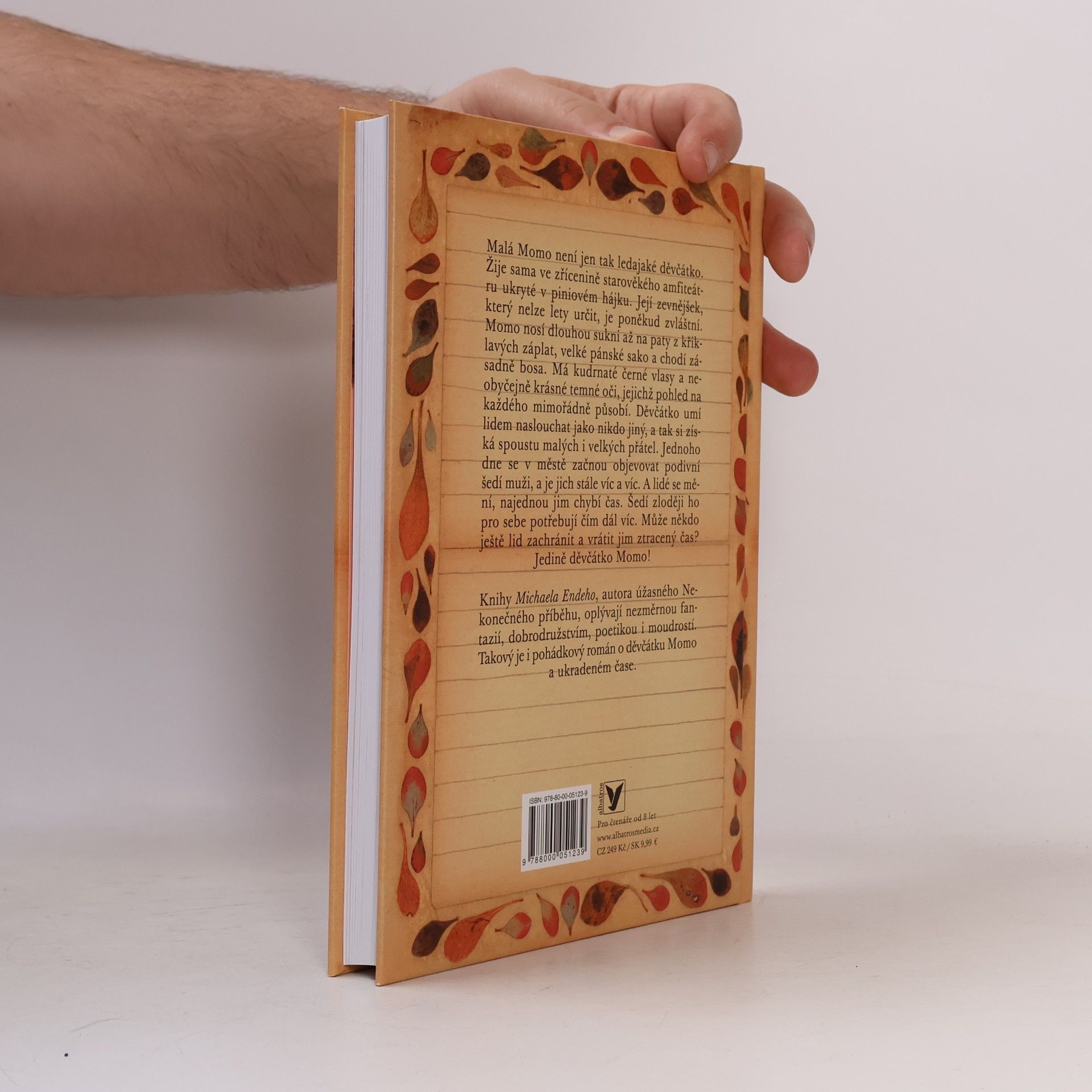 Michael Ende Děvčátko Momo a ukradený čas. Pohádkový román