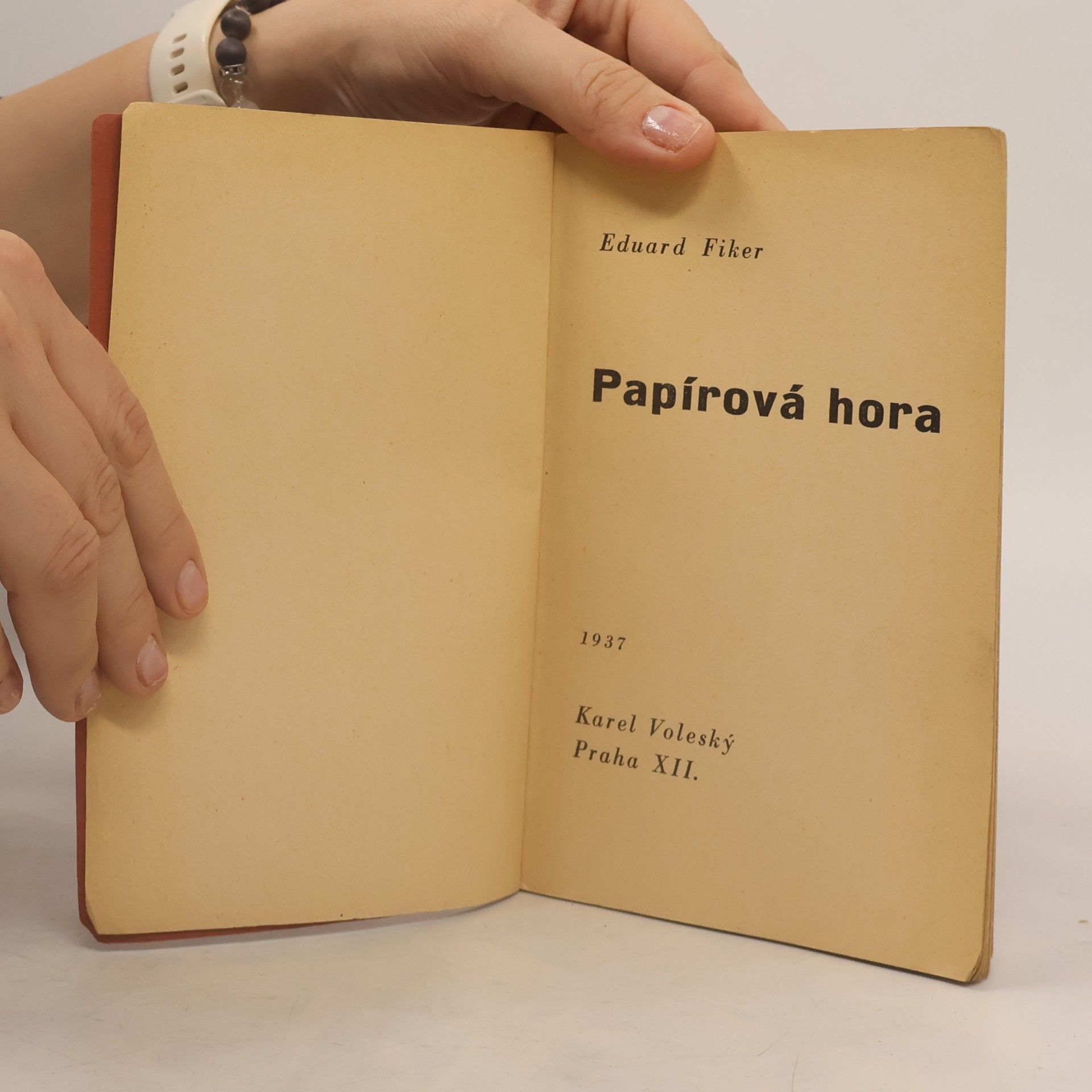 Eduard Fiker Papírova hora