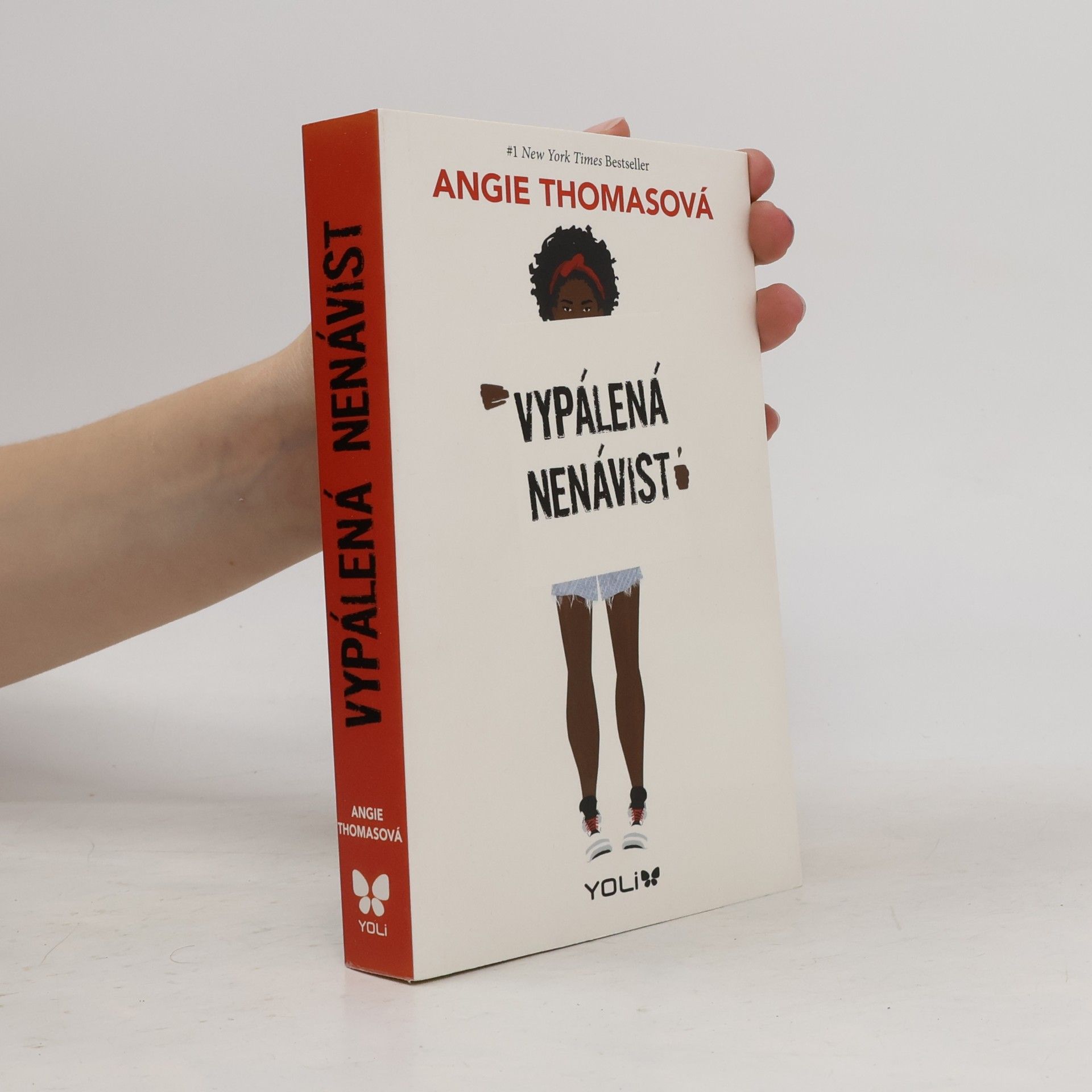 Angie Thomas Vypálená nenávist