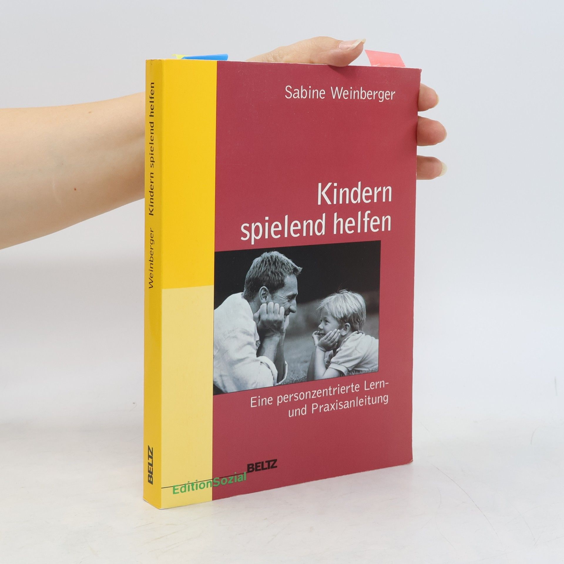 Sabine Weinberger Kindern spielend helfen