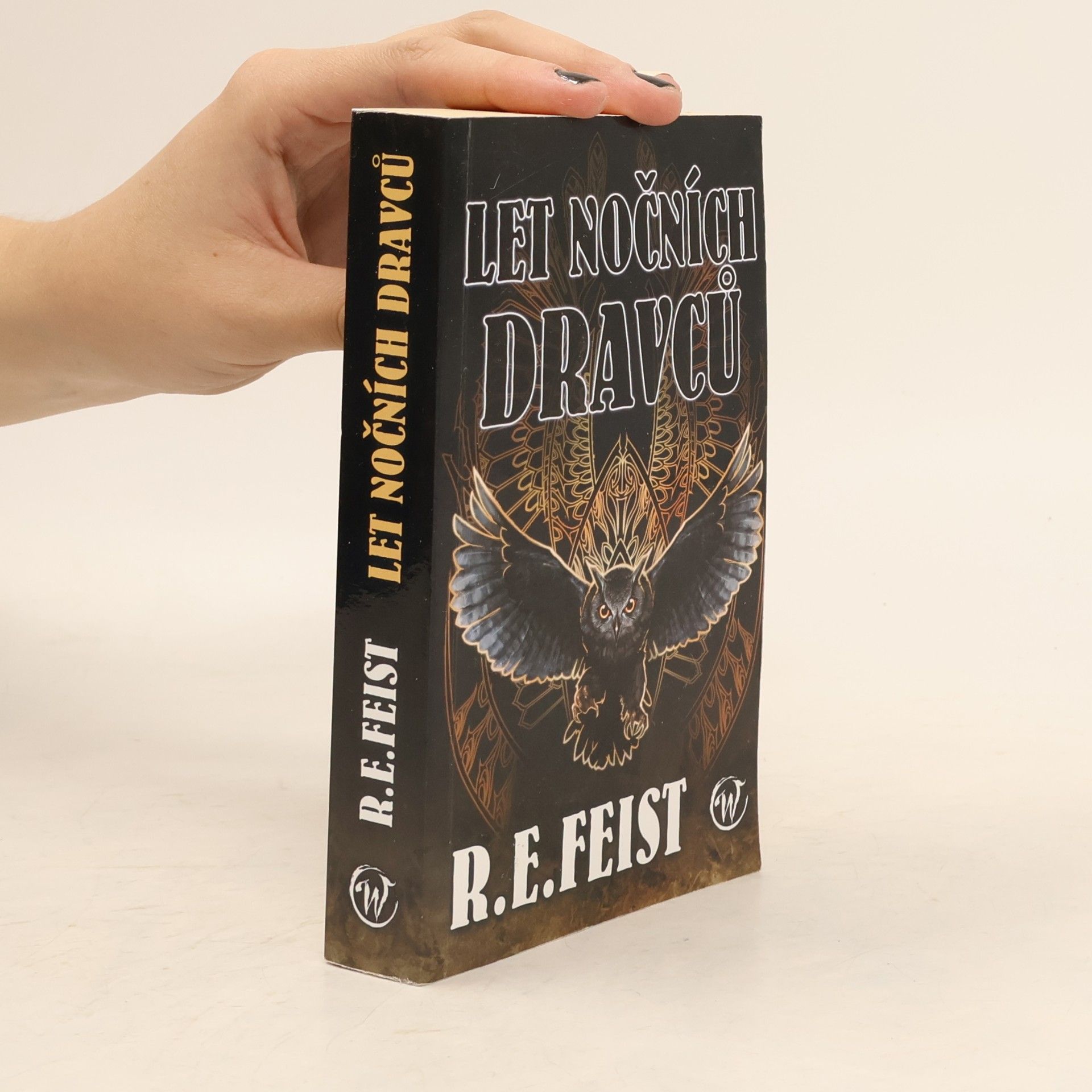 Raymond E. Feist Let nočních dravců