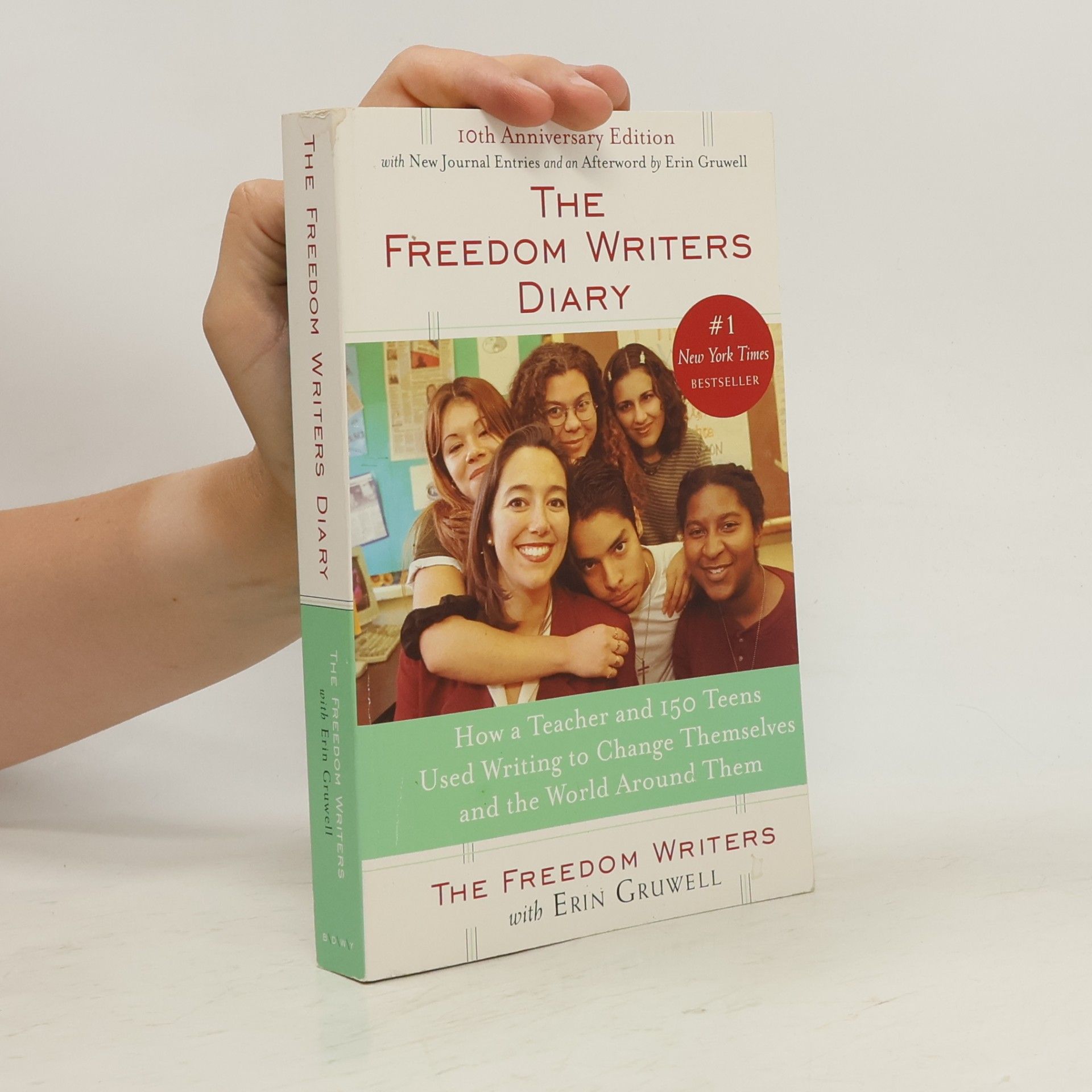 Erin Gruwell The freedom writers diary : how a teacher and 150 teens used writing to change themselves and the world around them
