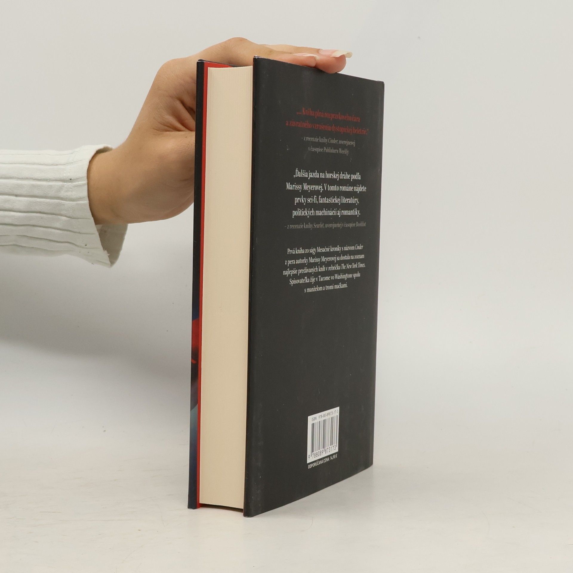 Marissa Meyer Scarlet: Mesačné kroniky