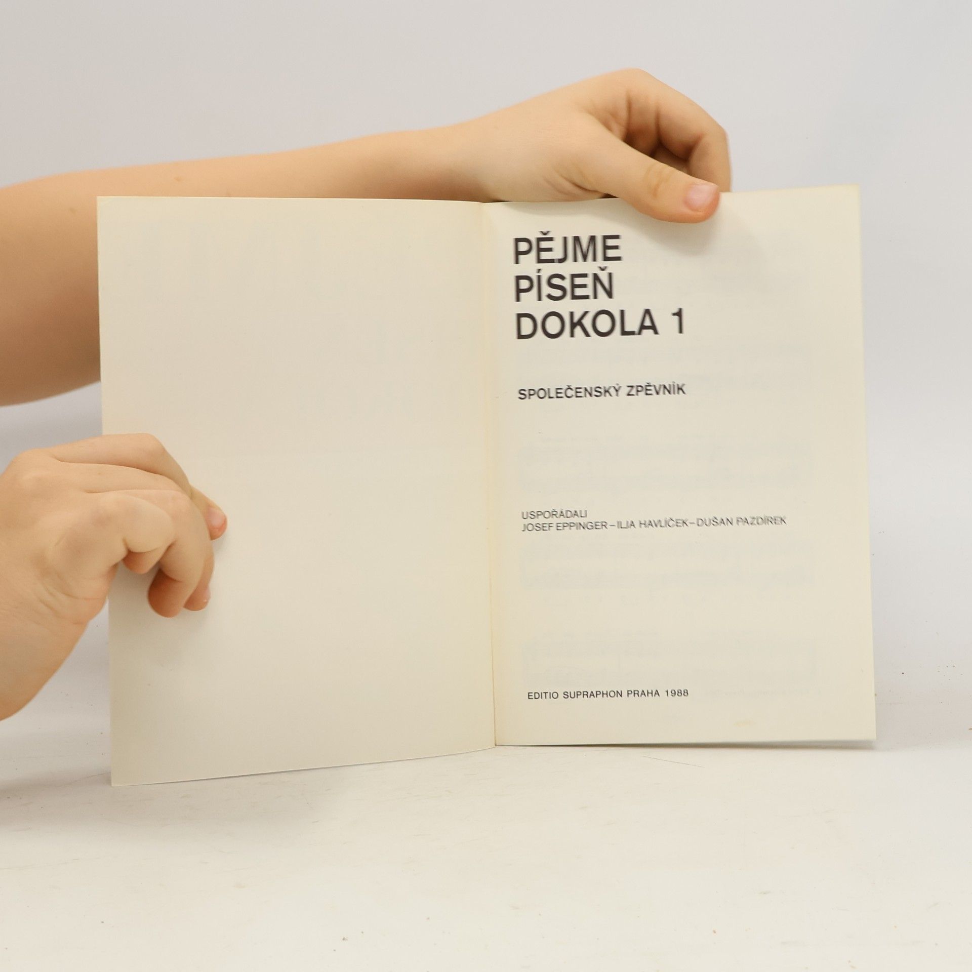 kolektiv Pějme píseň dokola. 1