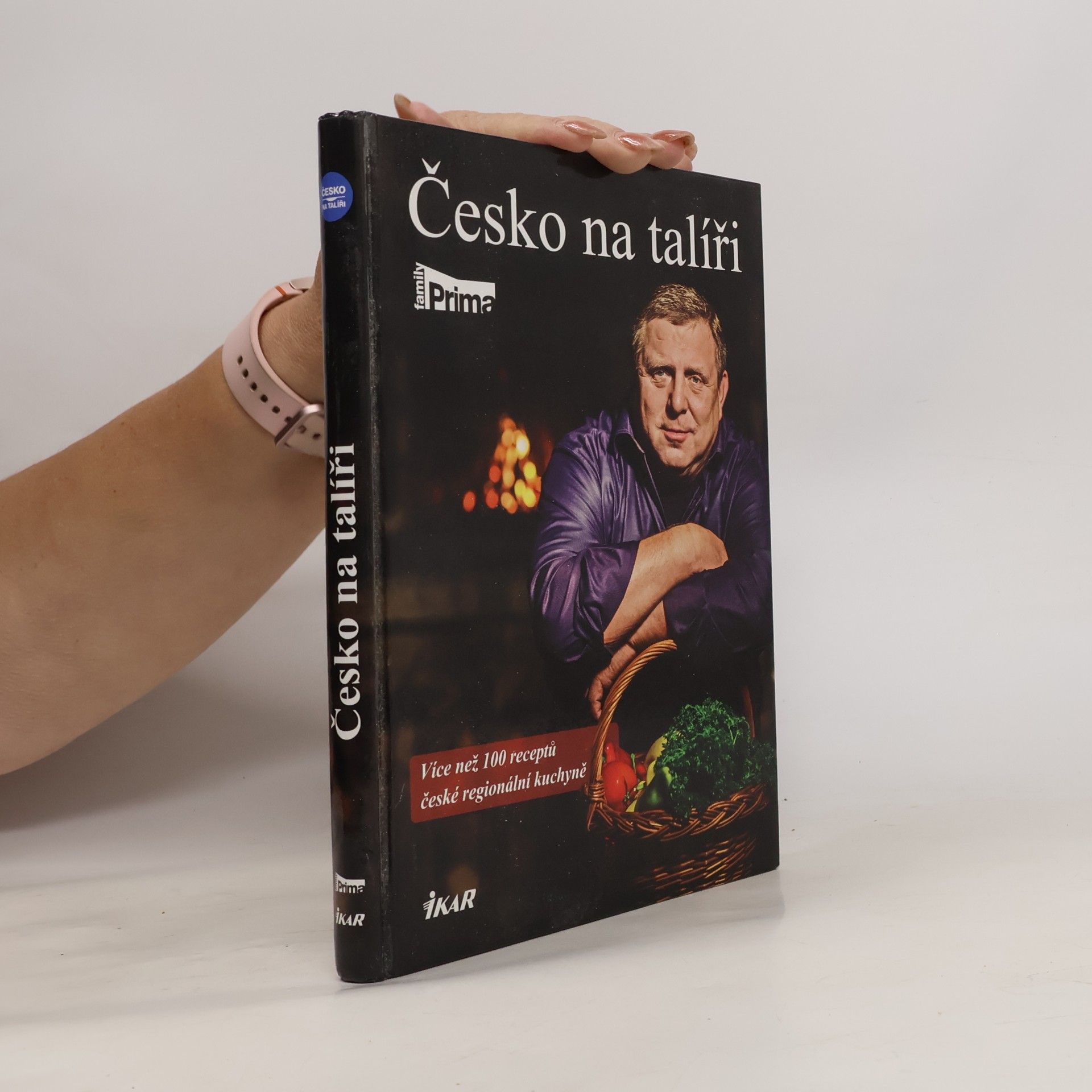 Česko na talíři: Více než 100 receptů české regionální kuchyně a několik mezinárodních specialit VIP hostů
