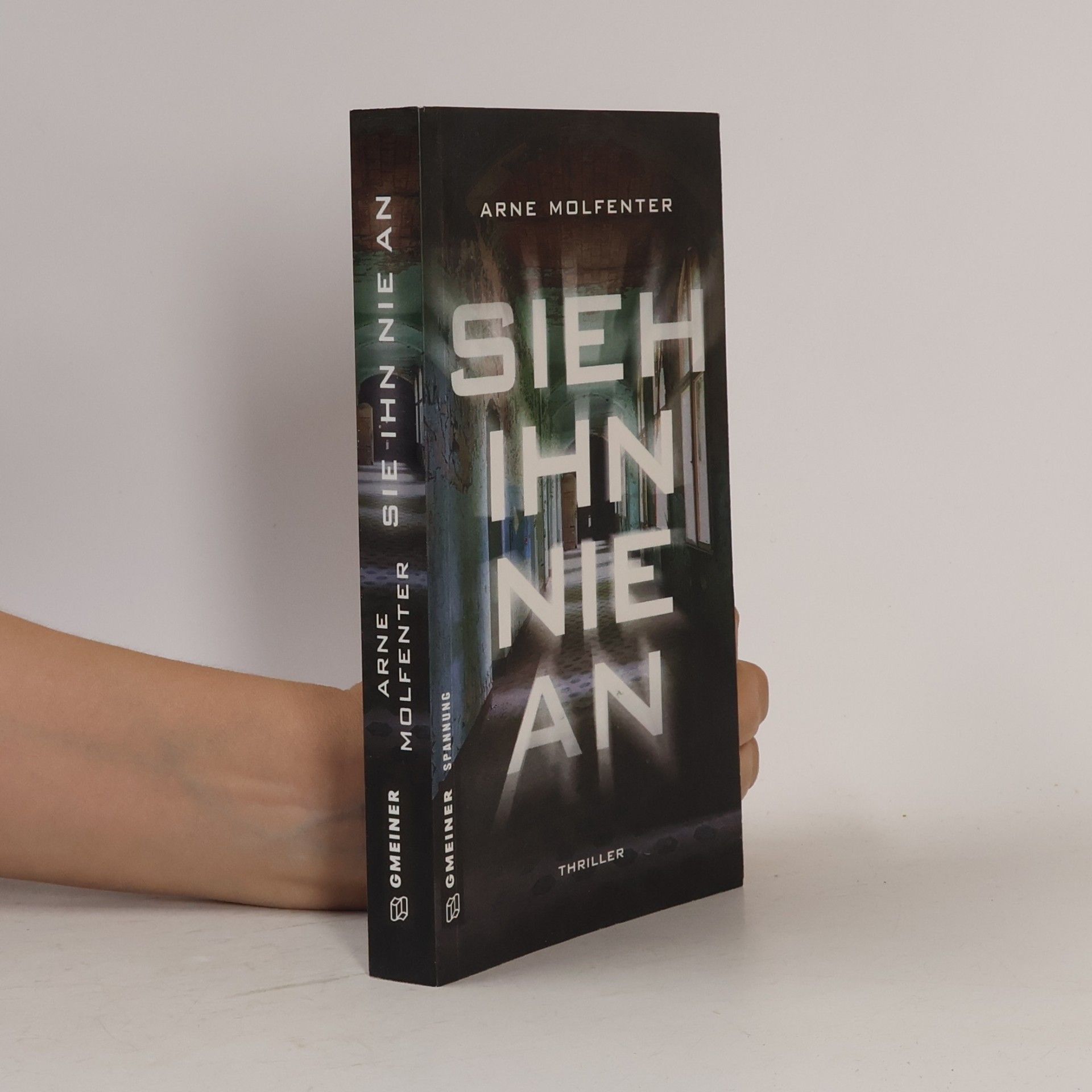 Arne Molfenter Sieh ihn nie an