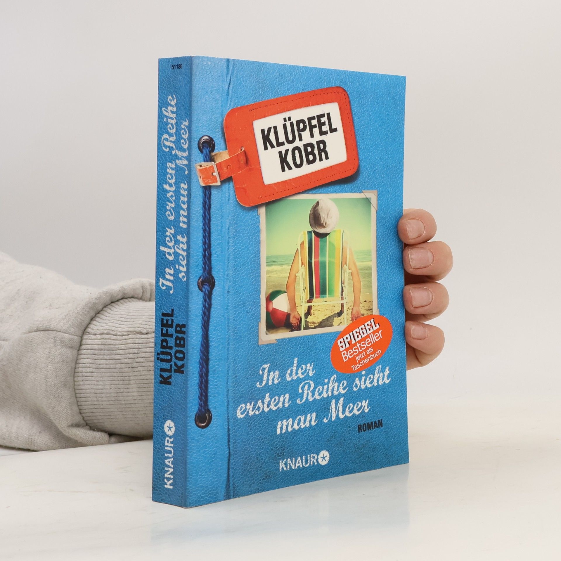 In der ersten Reihe sieht man Meer