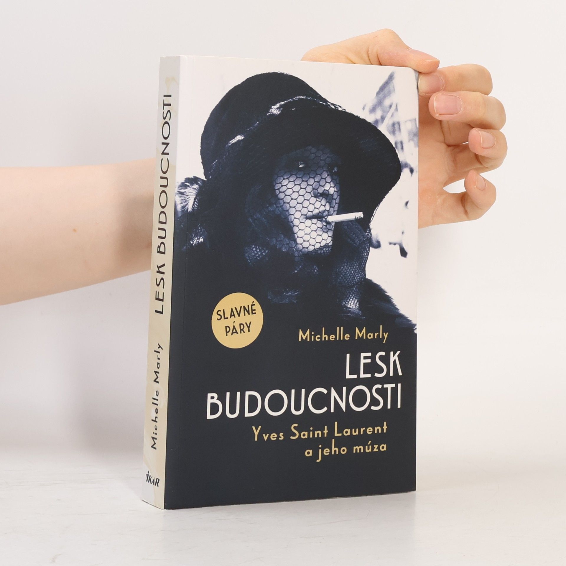 Lesk budoucnosti. Yves Saint Lauren a jeho múza