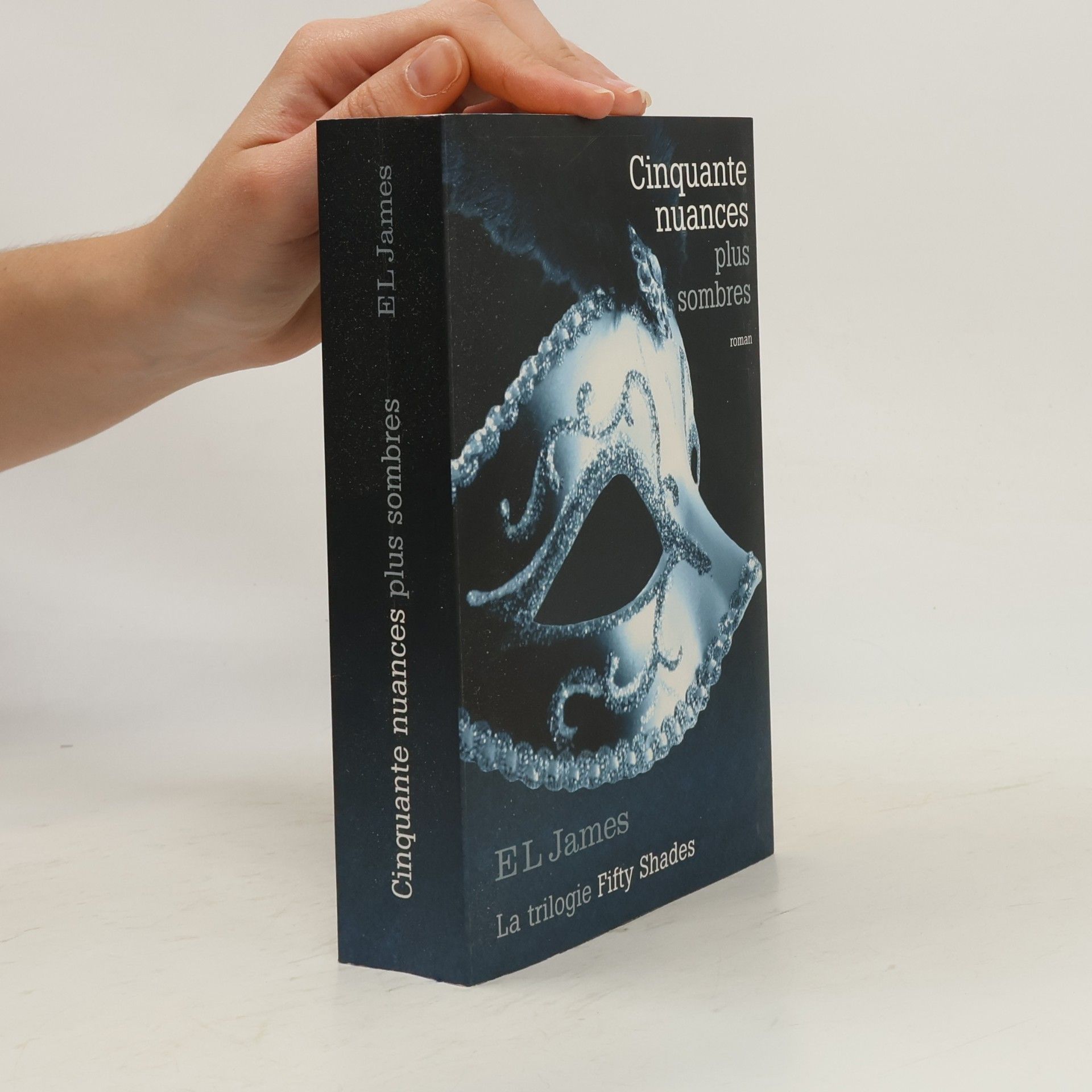 E. L. James Cinquante nuances plus sombres