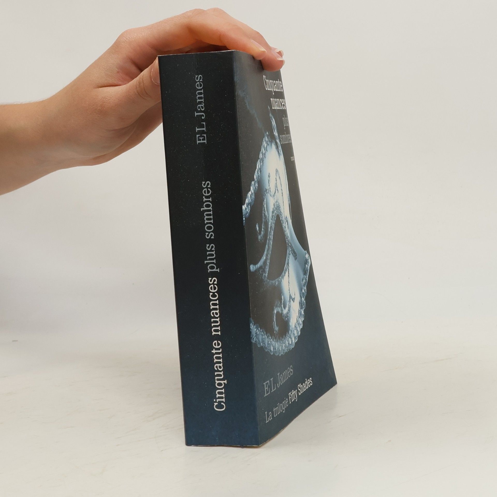 E. L. James Cinquante nuances plus sombres