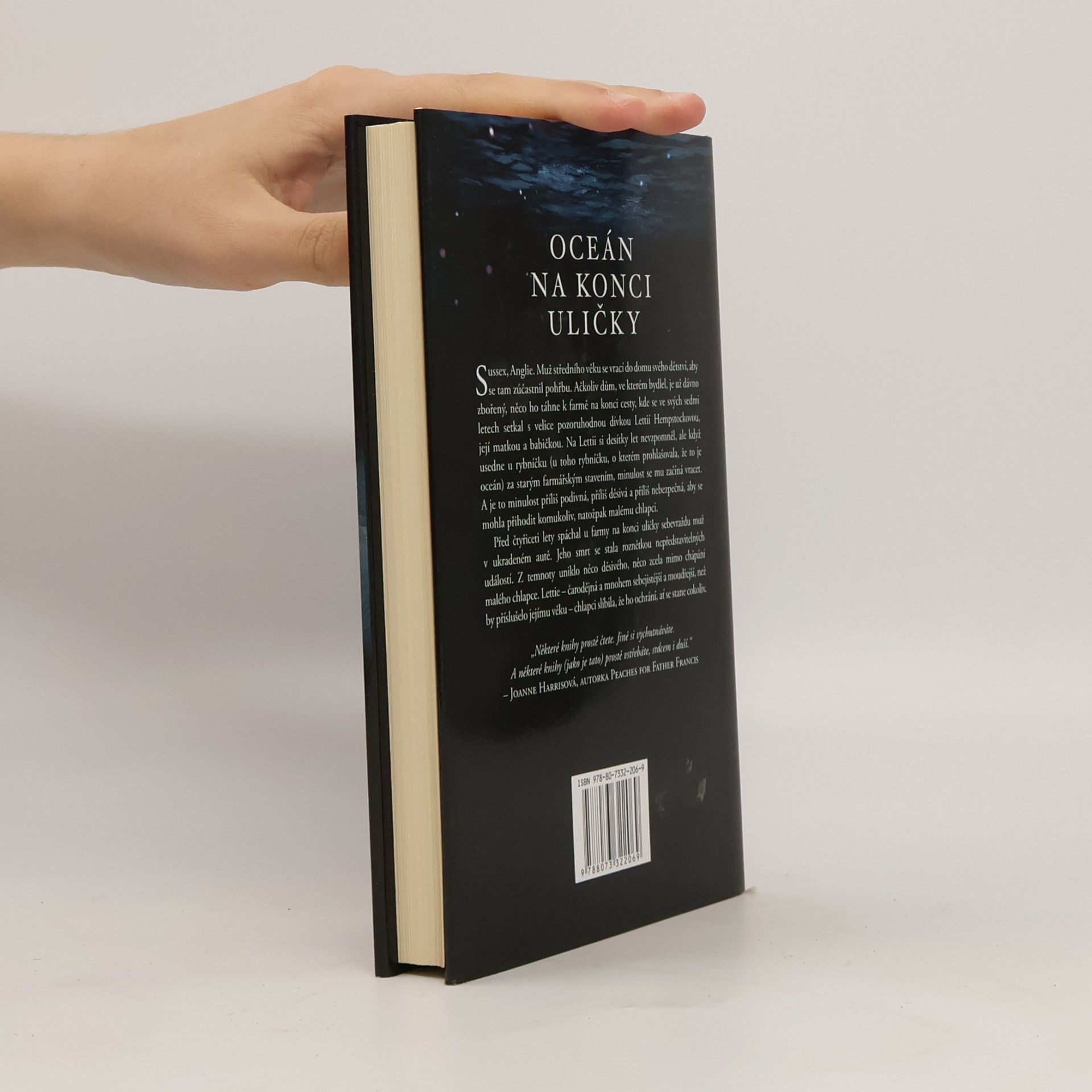 Neil Gaiman Oceán na konci uličky